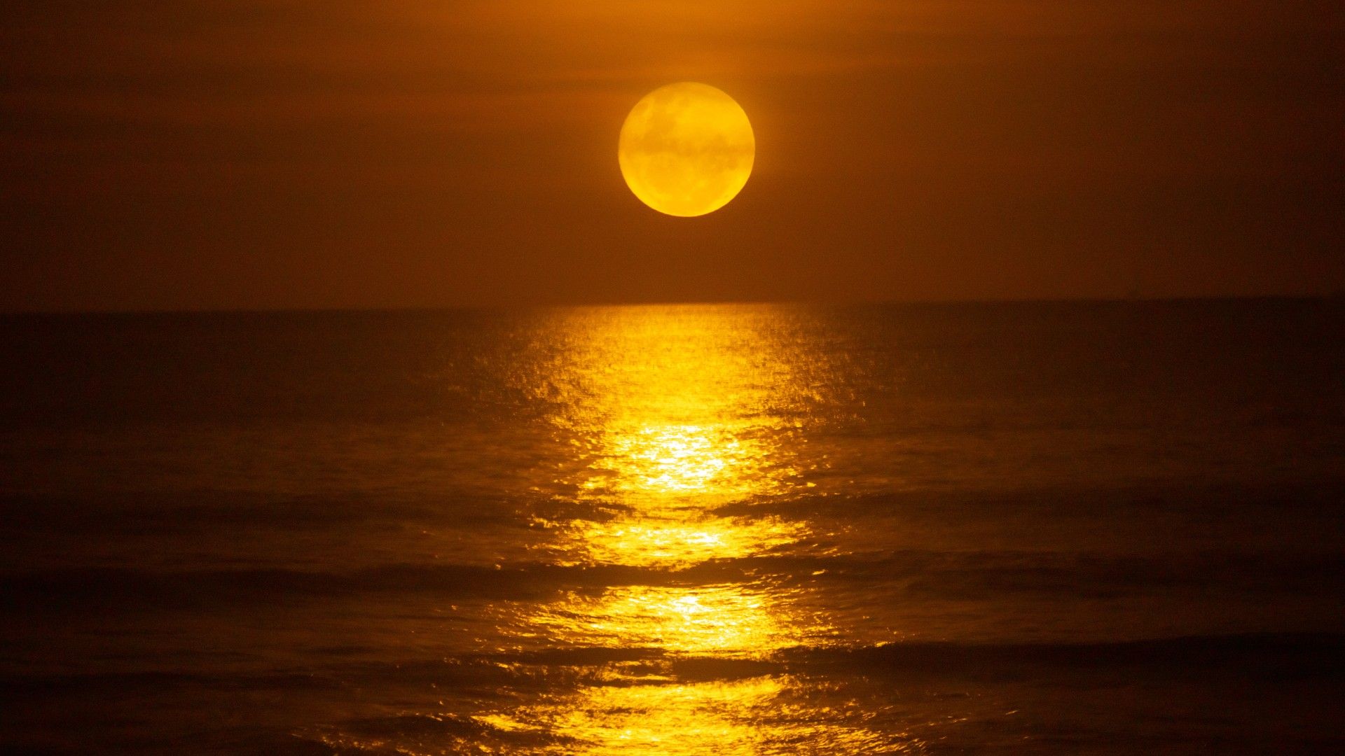 1920x1080 Strawberry Solstice Moon of June 2024 shines tonight for summer stargazers (video)
