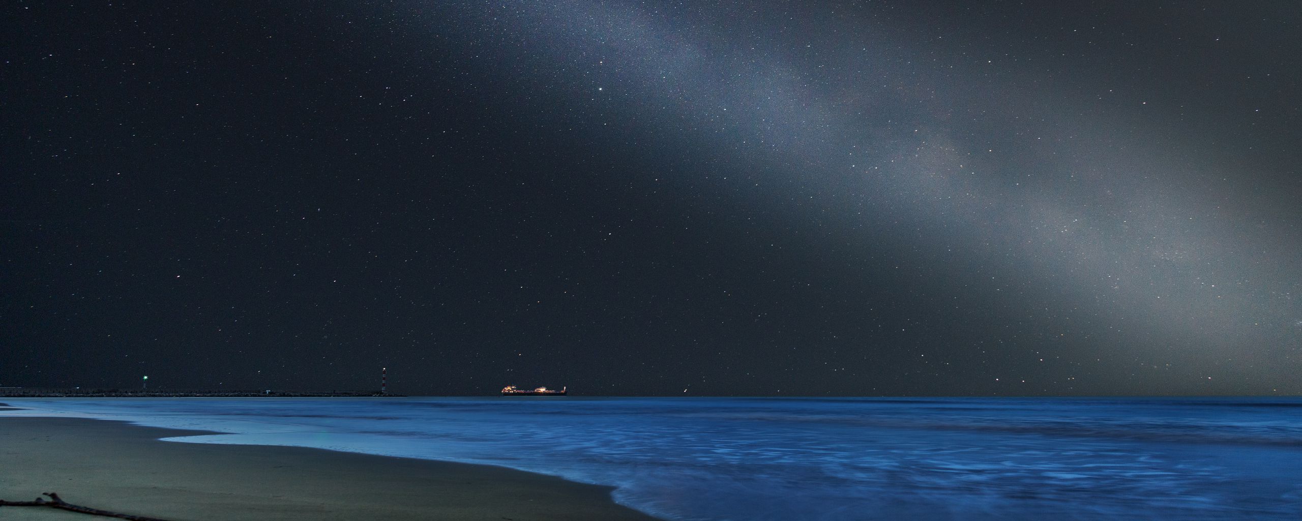 2560x1024 Download wallpaper 2560x1024 sea, beach, night, starry sky, dark ultrawide monitor HD background
