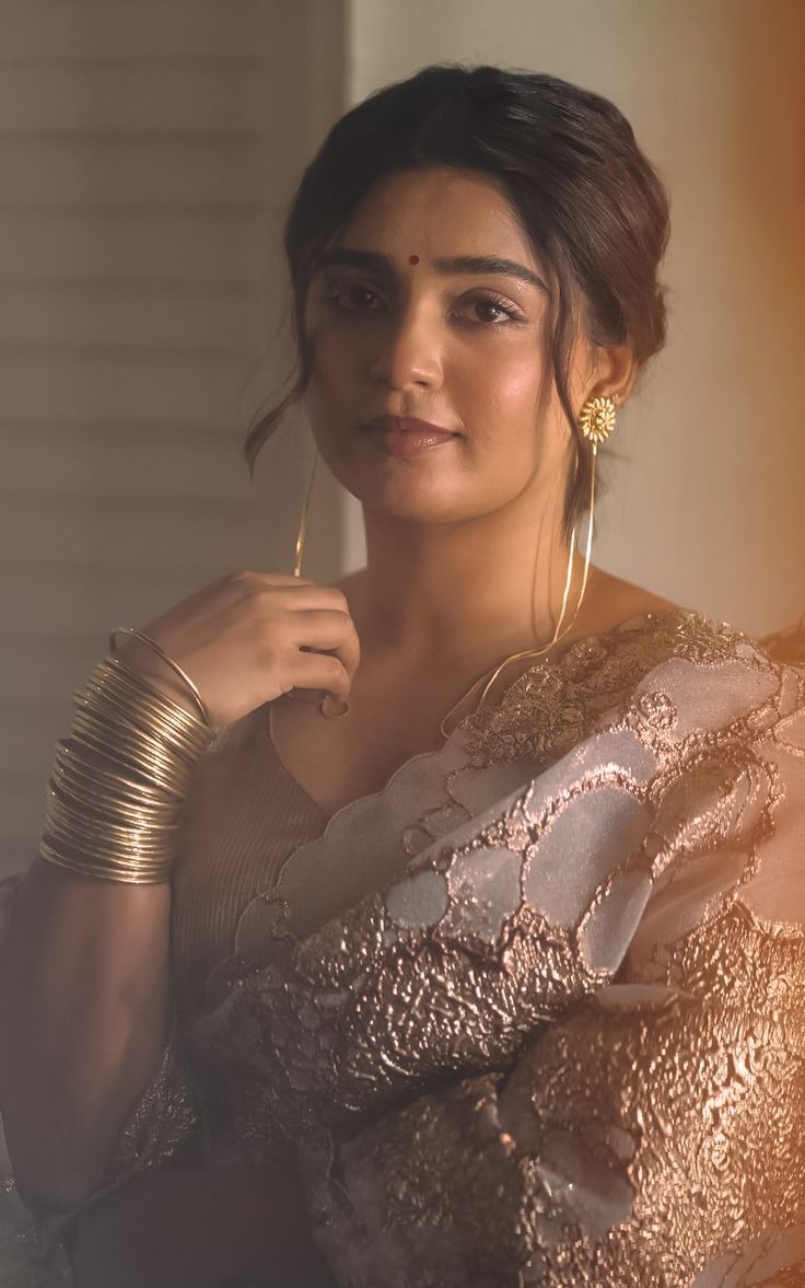 736x1177 Gouri G. Kishan