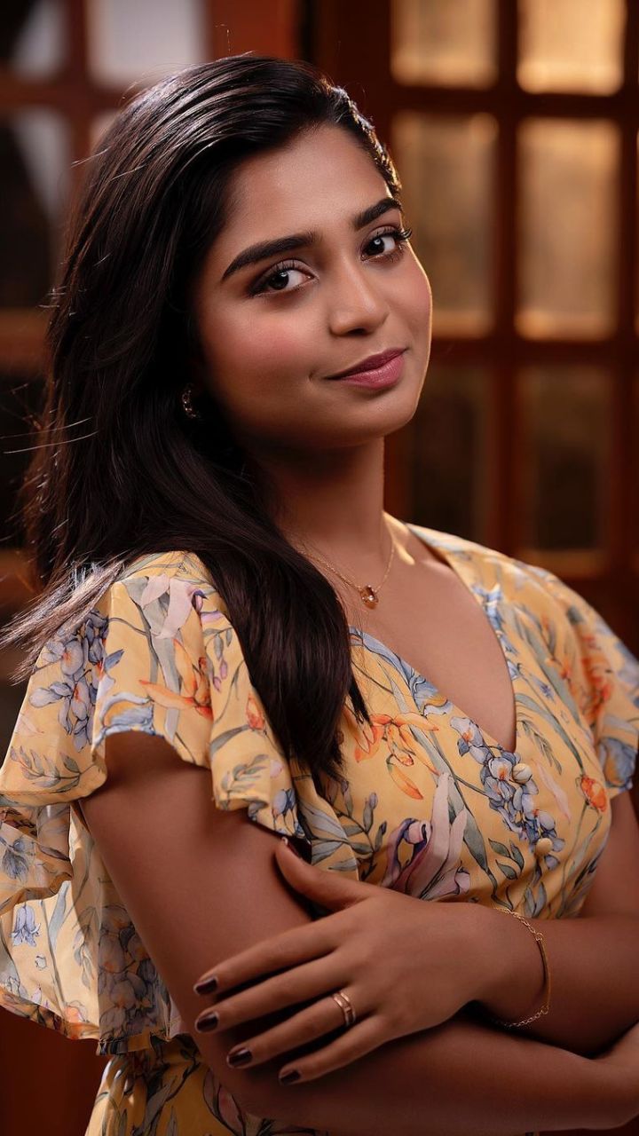 720x1280 Gouri G Kishan