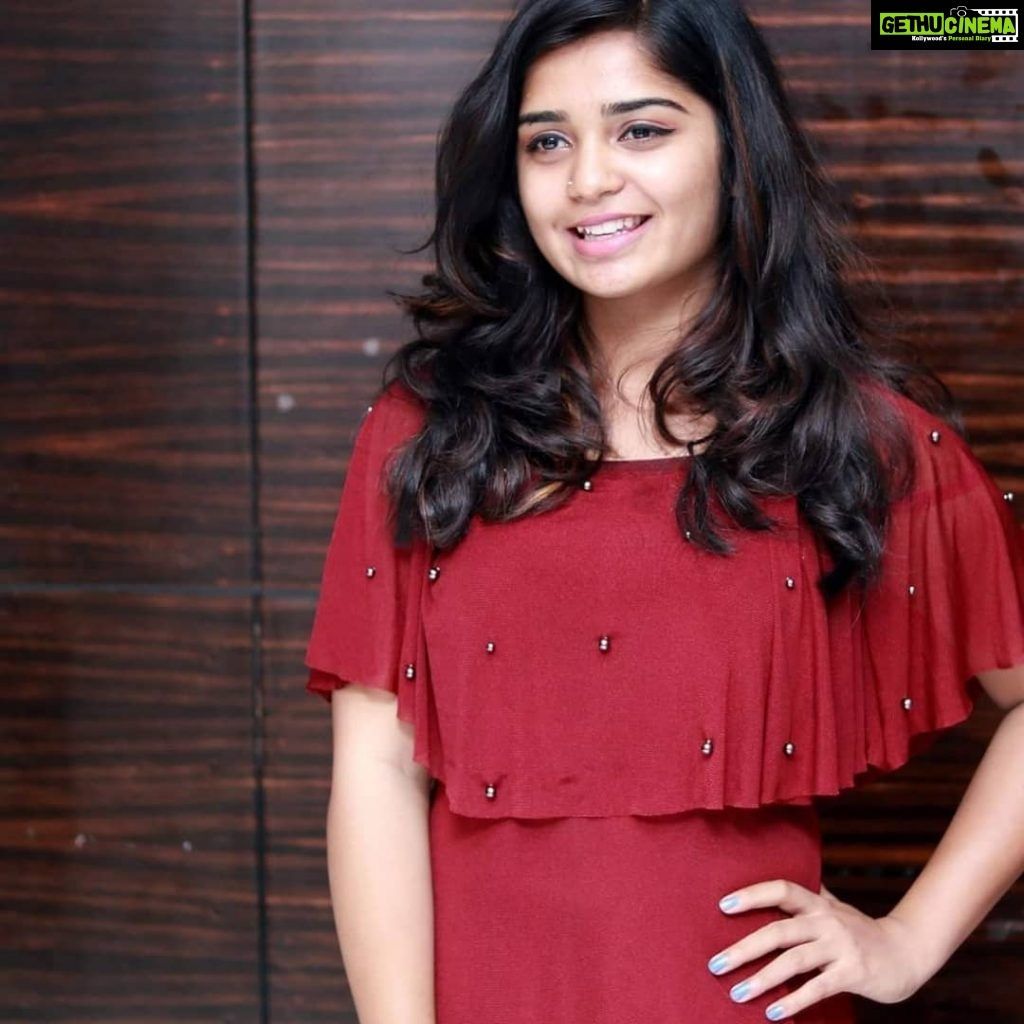 1024x1024 Gouri G Kishan Wallpaper