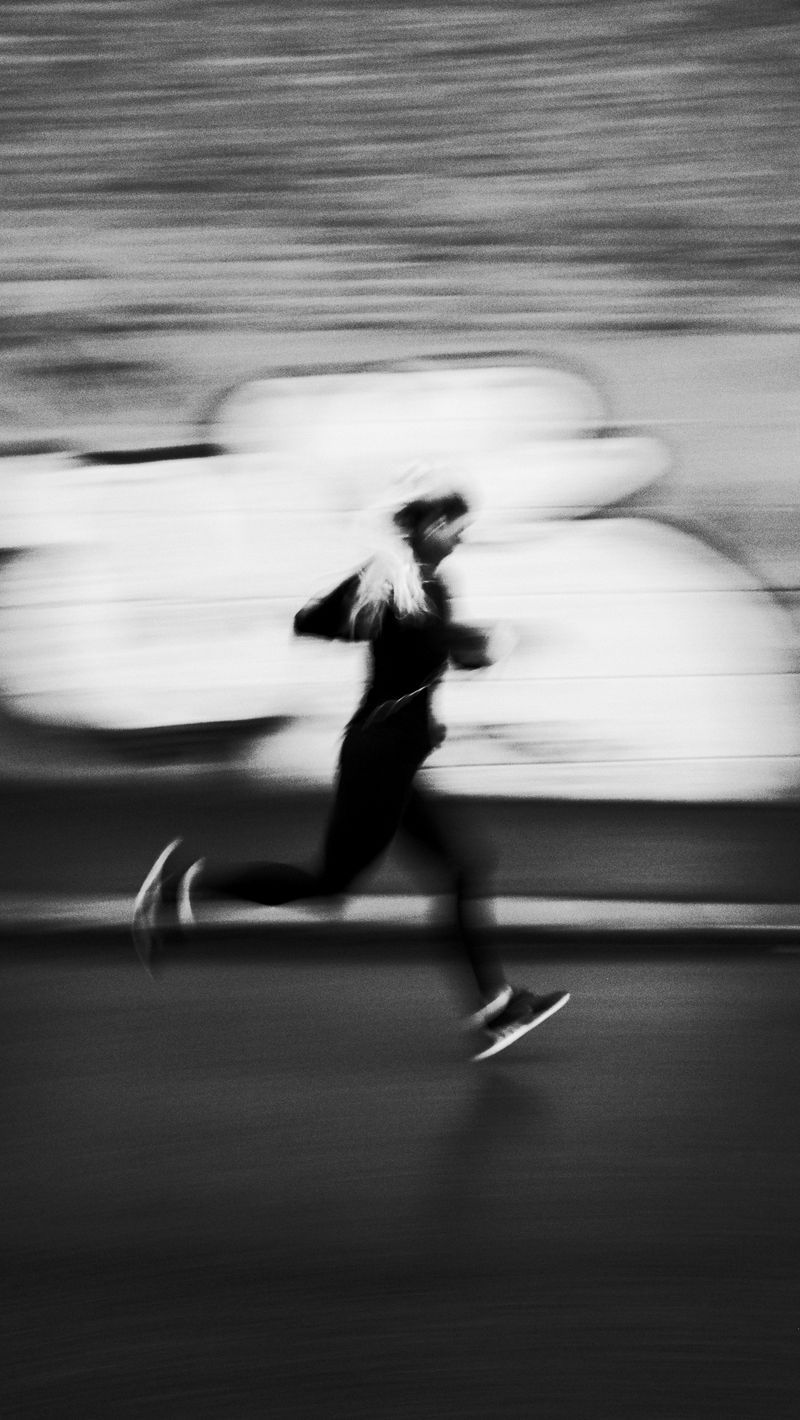 800x1420 Download Wallpaper 800x1420 Running, Bw, Athlete, Outlines, Speed Iphone Se 5s 5c 5 For Parallax HD Background