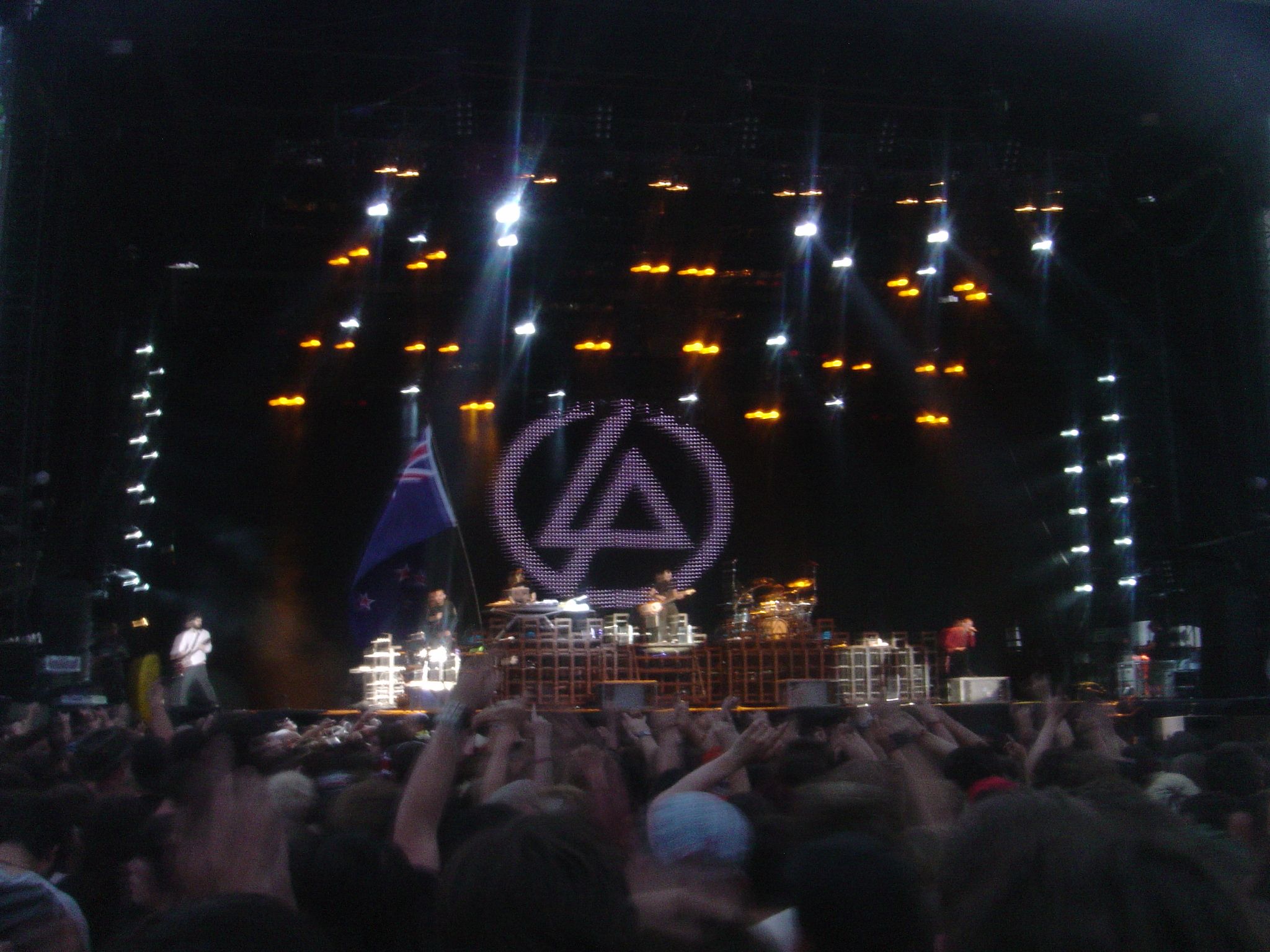 2048x1536 Linkin Park in