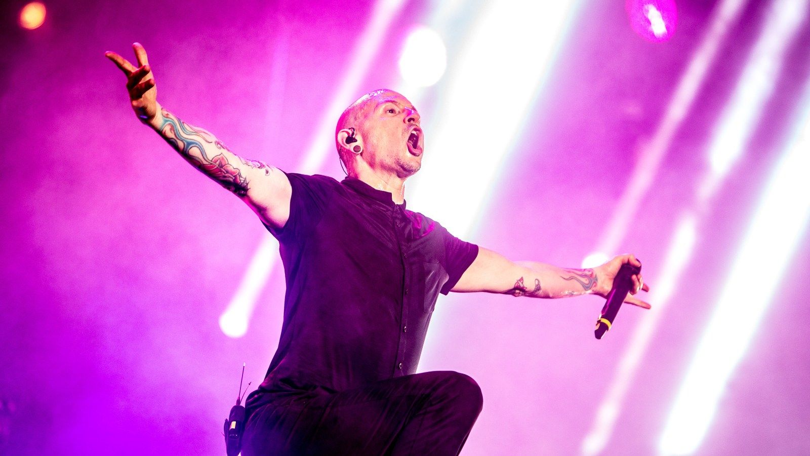 1600x900 Linkin Park Remember Chester Bennington on Anniversary of Death