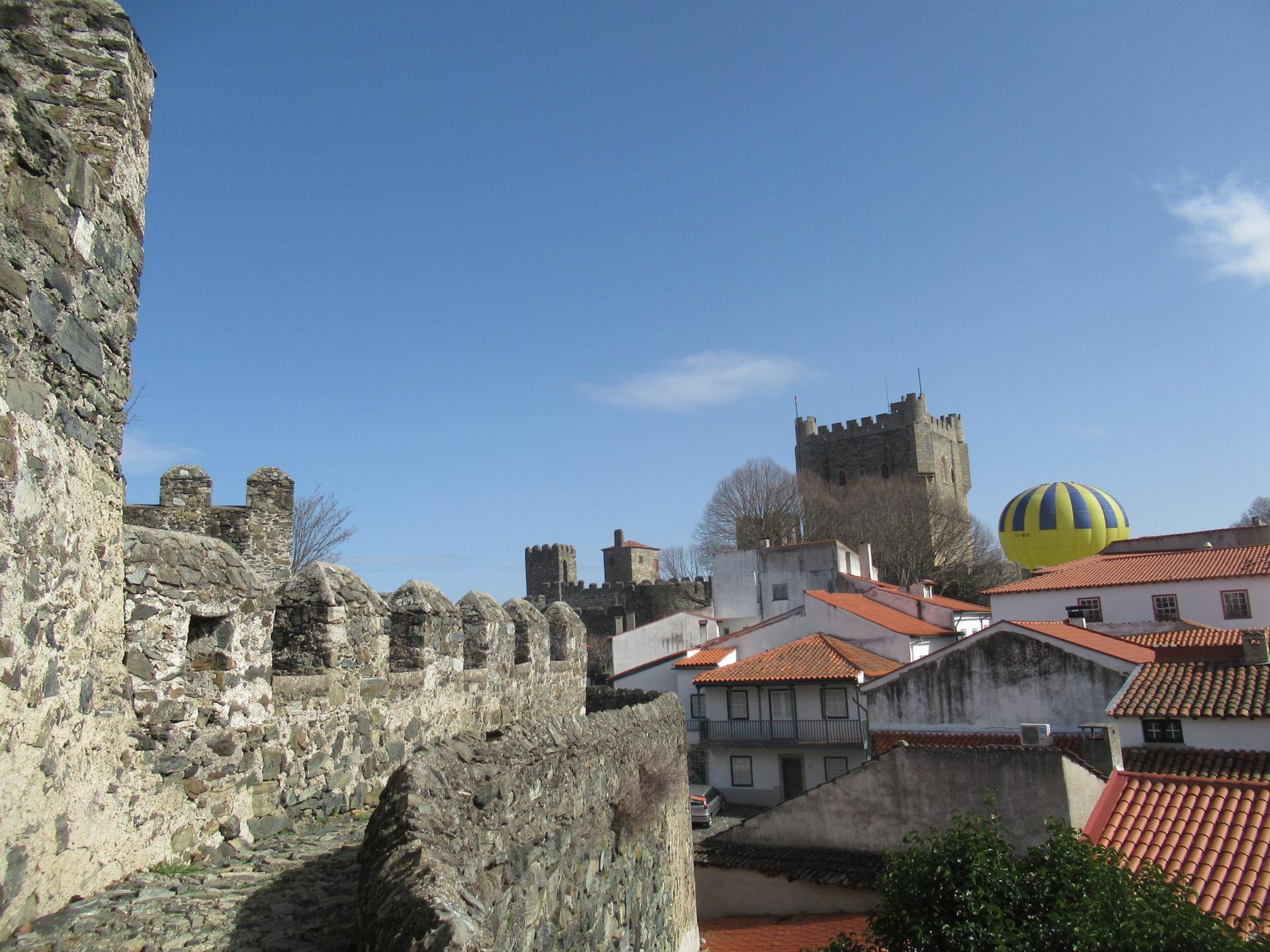 1920x1440 Castles in Bragança
