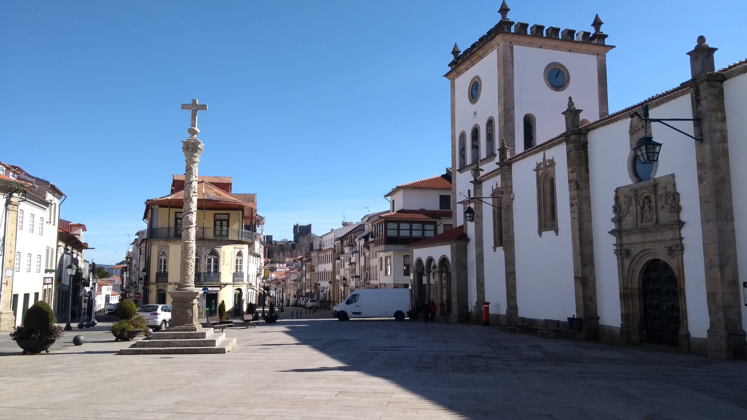 2560x1440 Bragança Portugal Wallpaper