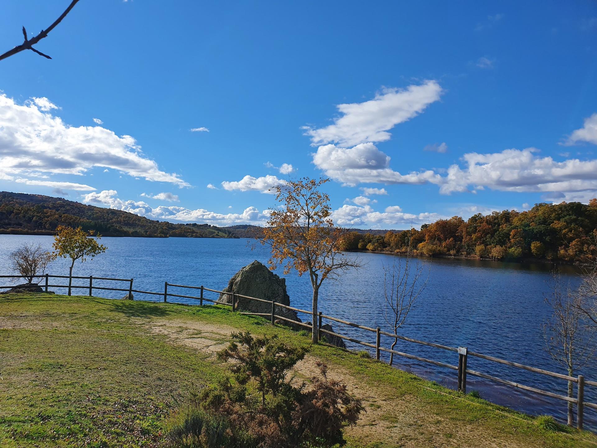 1920x1440 Lakes in Bragança