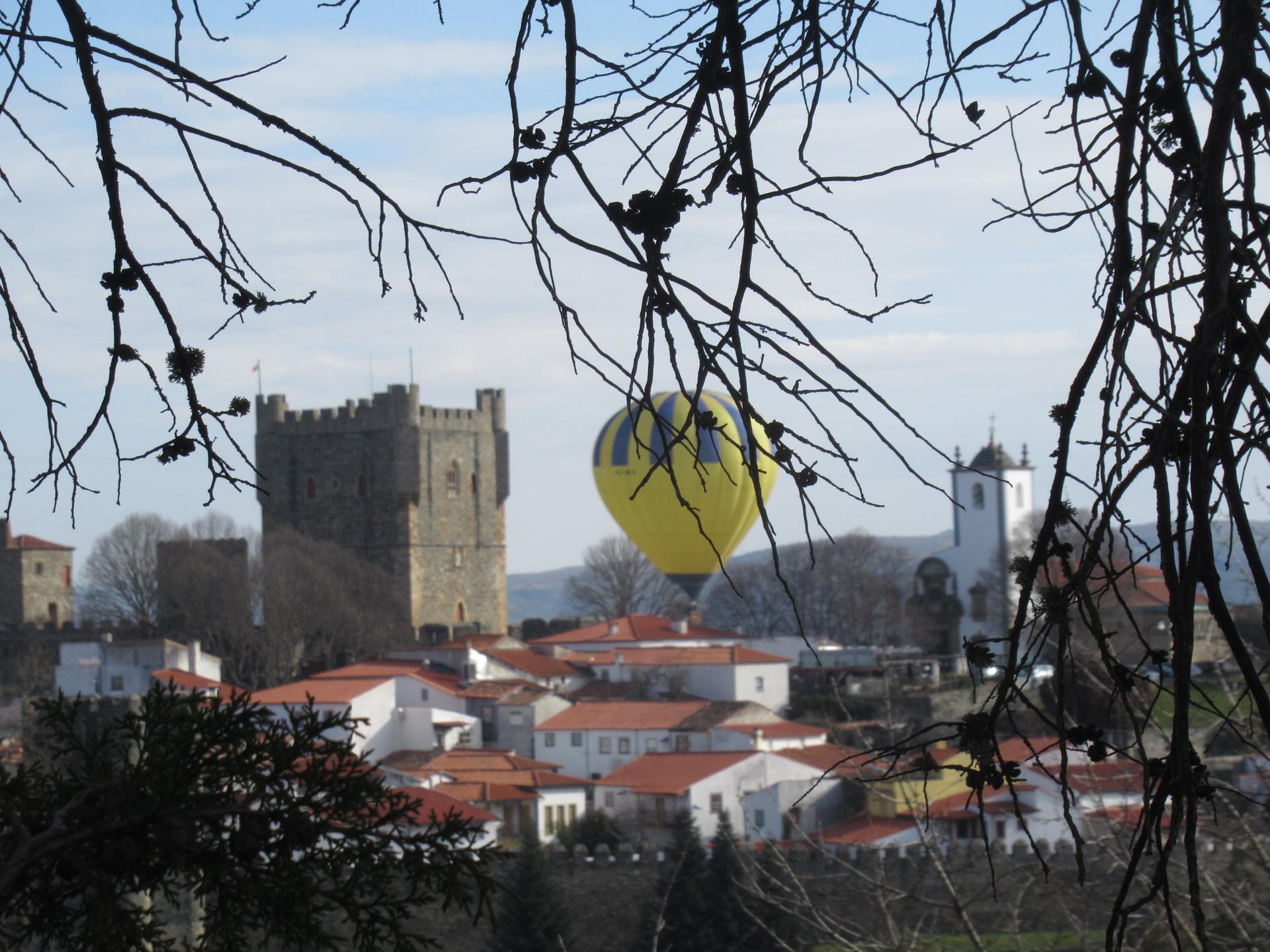 1920x1440 Castles in Bragança
