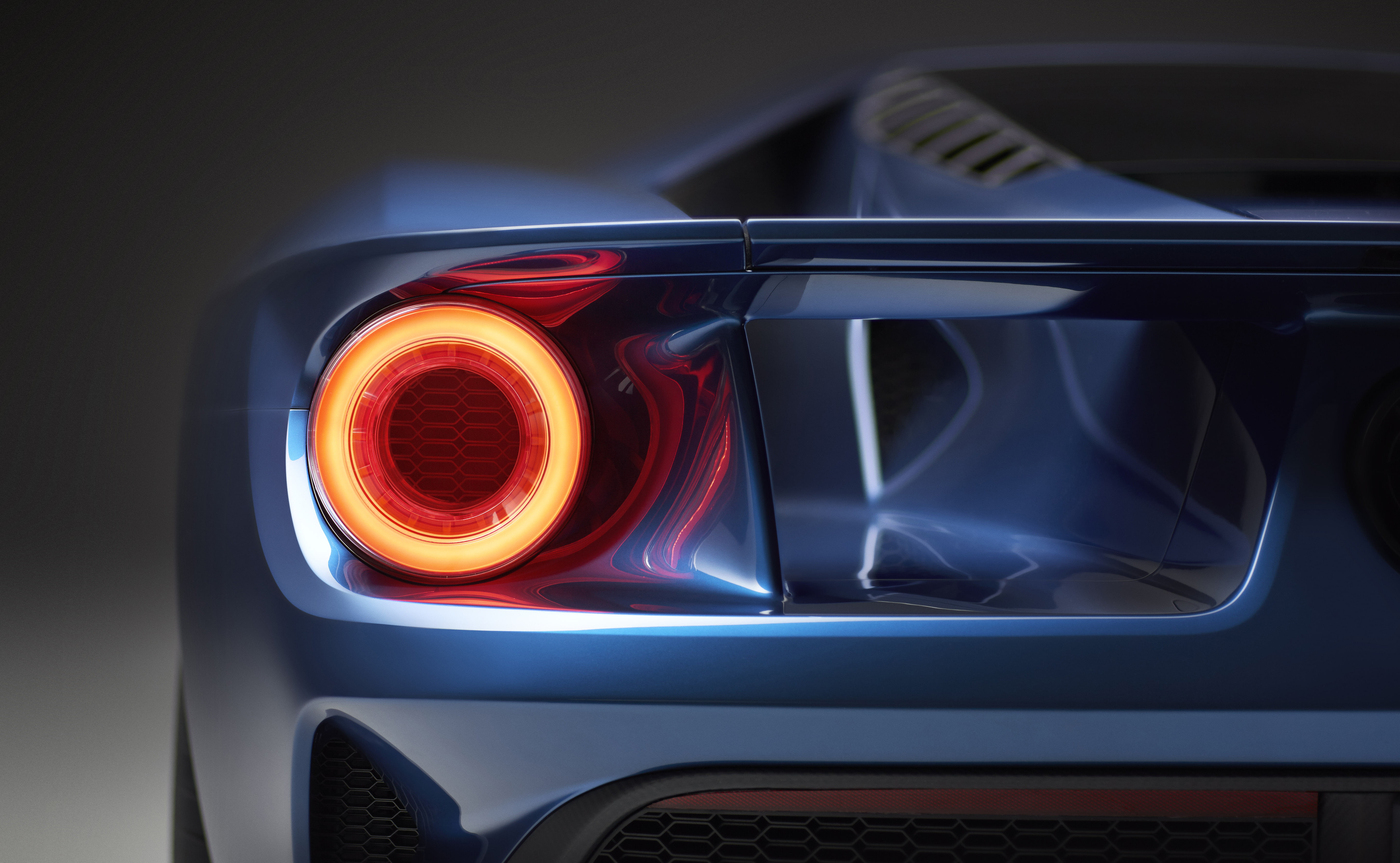 5760x3550 Close up photography of car taillight HD wallpaper