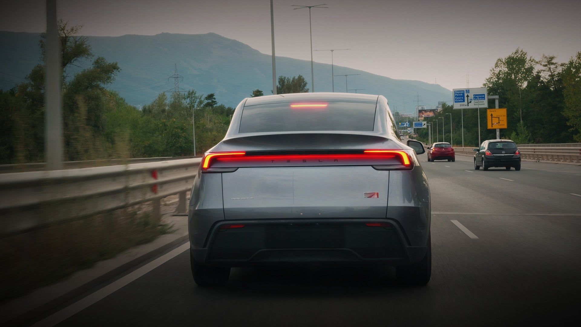 1920x1080 Tesla Safe Driving. Dynamic Brake Lights