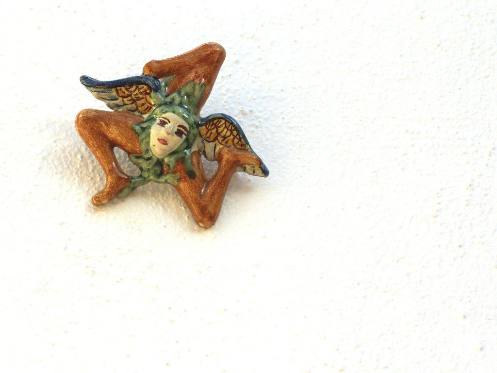 1024x768 Trinacria de Sicilia. Souvenir from Sicily