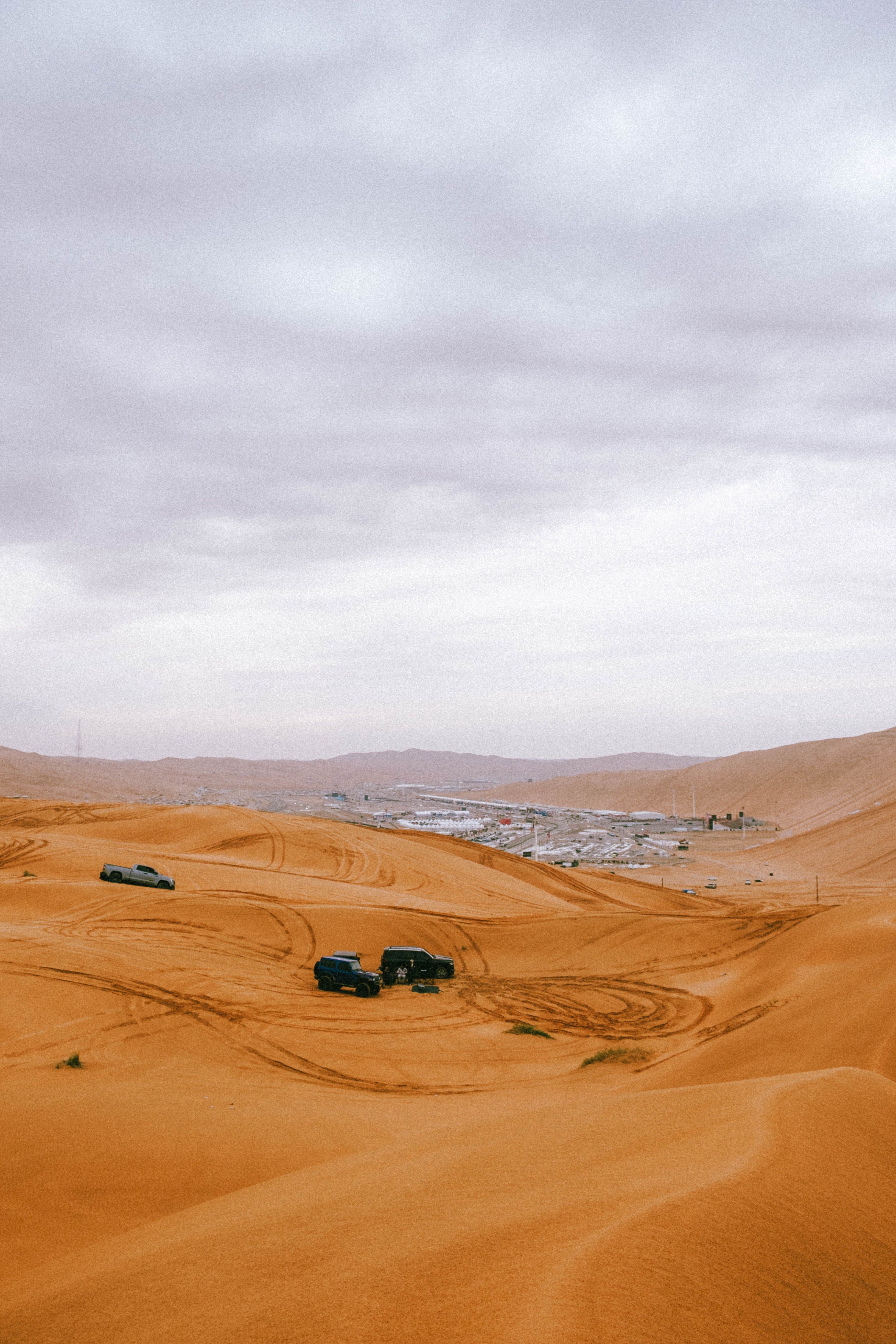 3264x4896 Off Road Adventure In The Arabian Desert · Free