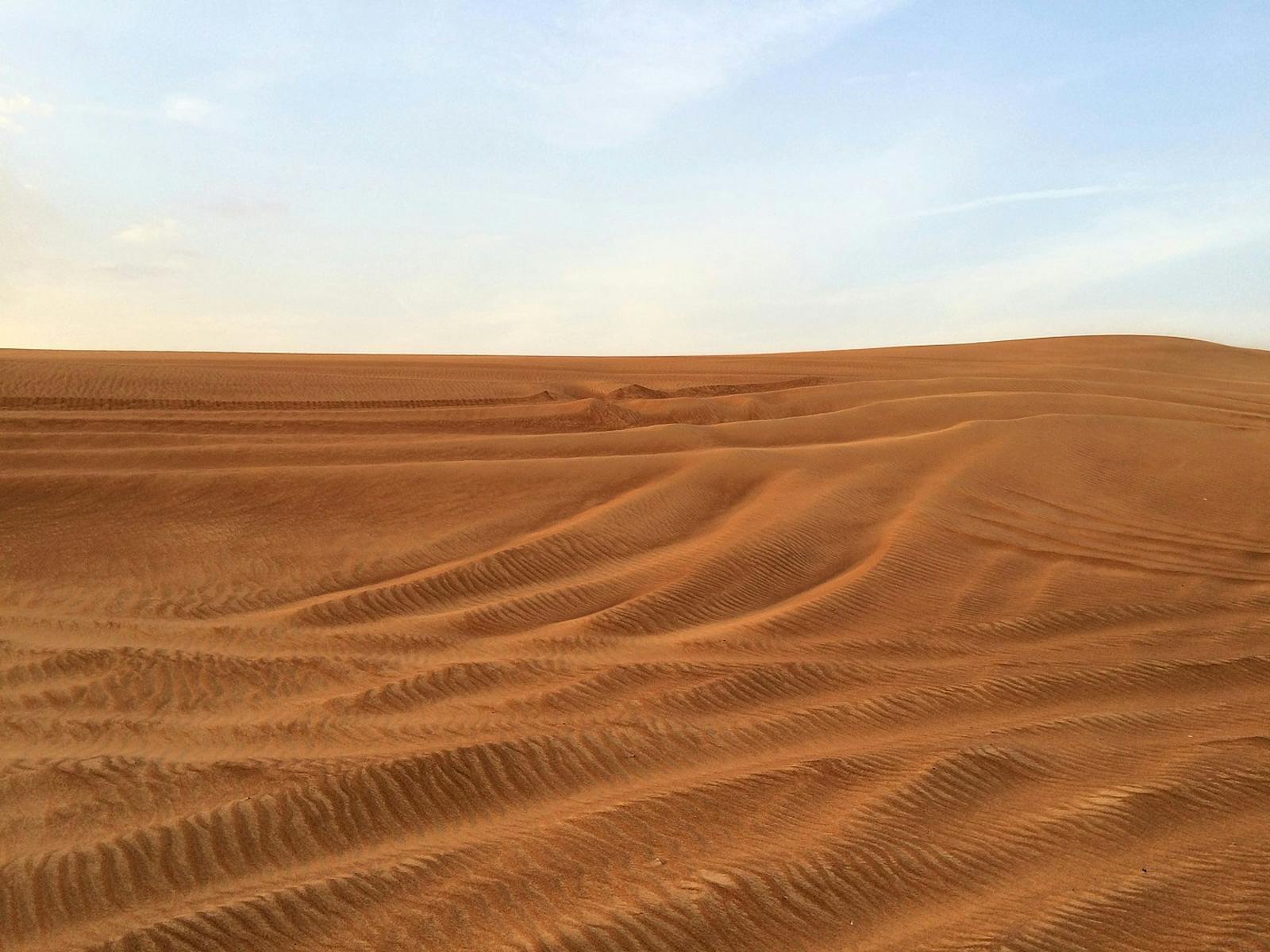 1600x1200 North Arabian Desert