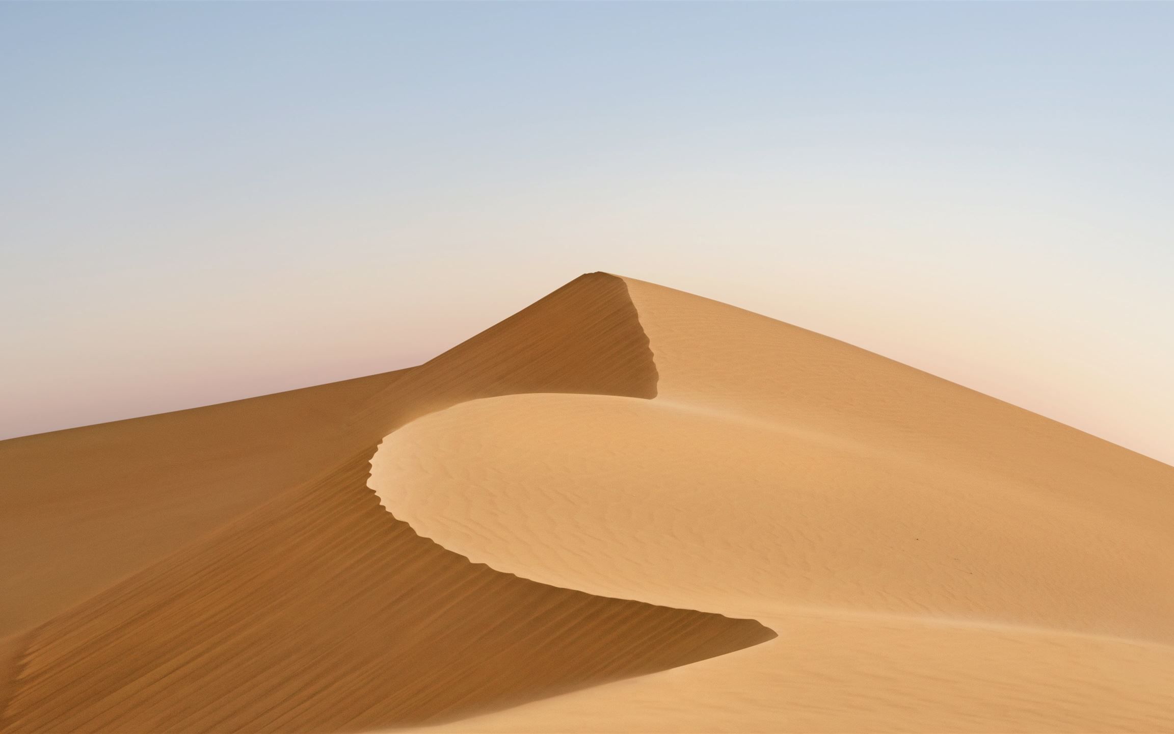 2304x1440 Arabian Desert, Dubai, UA. MacBook Air Wallpaper Download