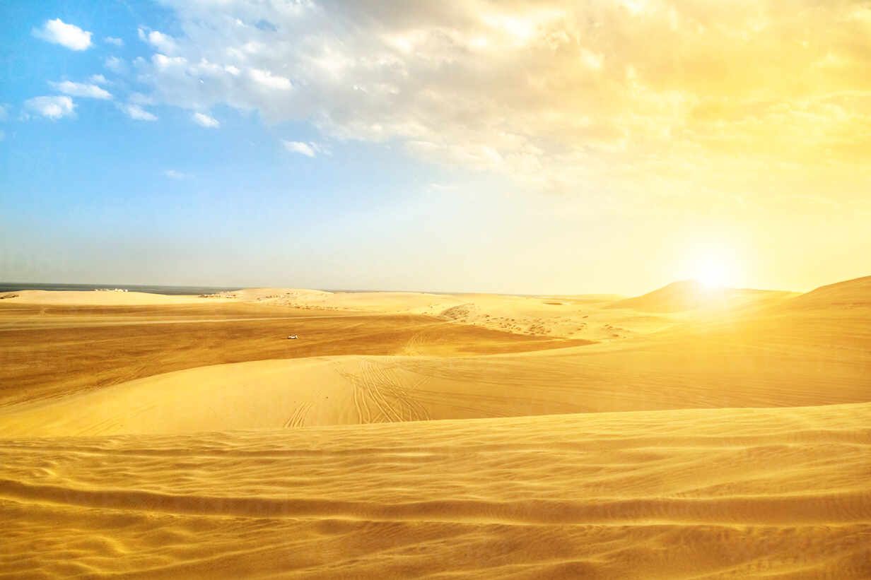 1232x821 Desert landscape sand dunes at sunset near Qatar and Saudi Arabia border on Persian Gulf, Khor Al Udeid (Khawr al Udayd), Qatar, Middle East