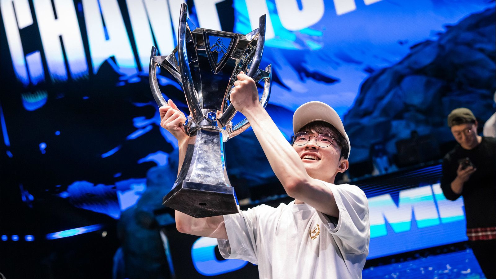 1600x900 T1 roster for 2024 League of Legends season announced