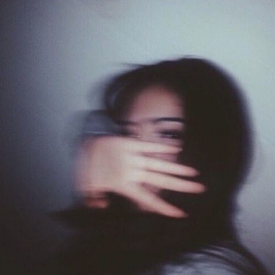900x900 Motion Blur Girl Wallpaper