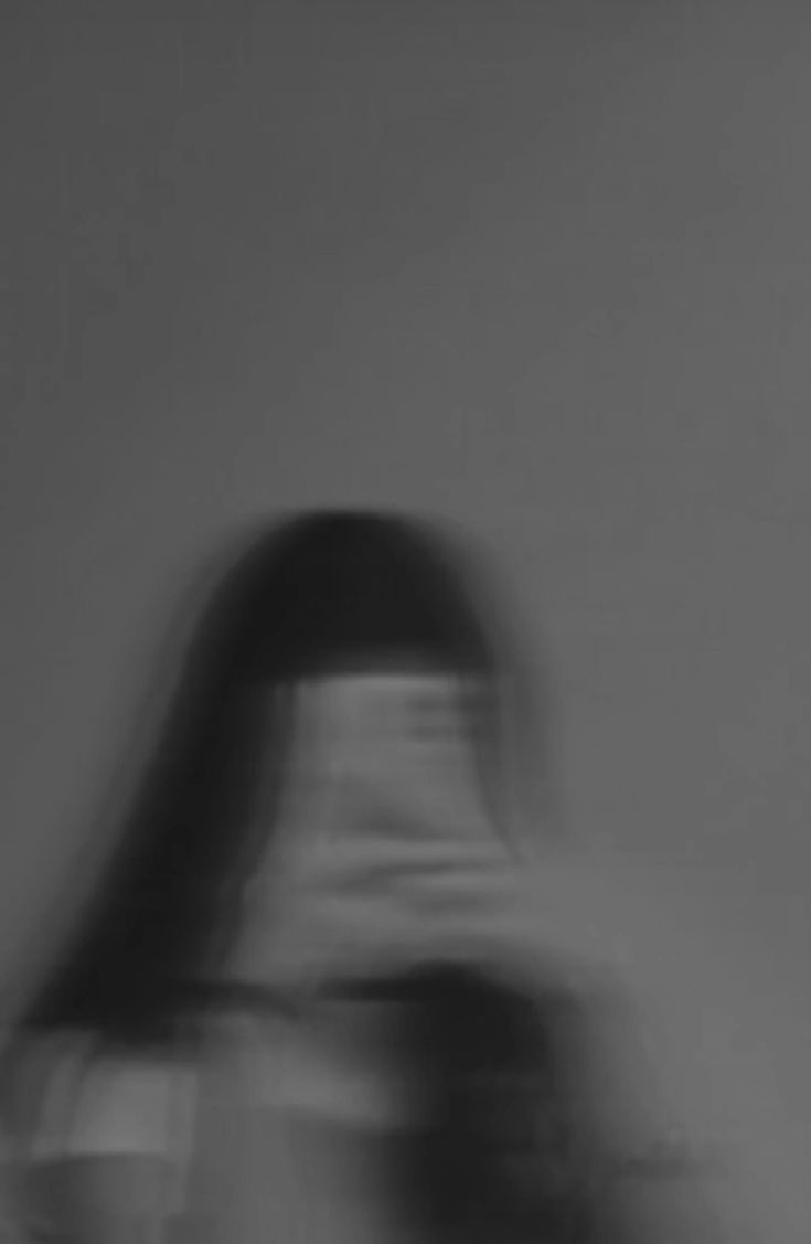 735x1127 Blurred aesthetic girl mirror shot