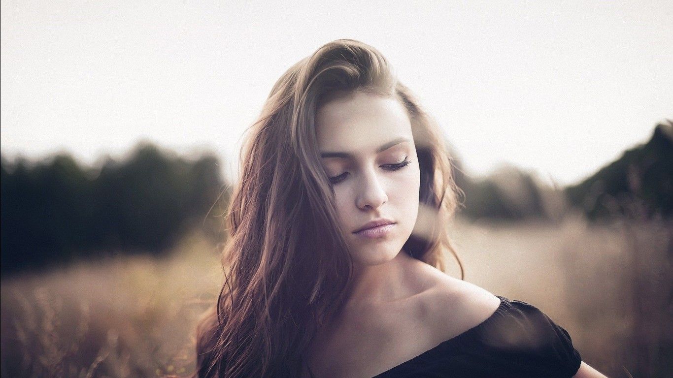 1366x768 Girl Model Is Wearing Black Dress In Blur Background HD Girls Wallpaper