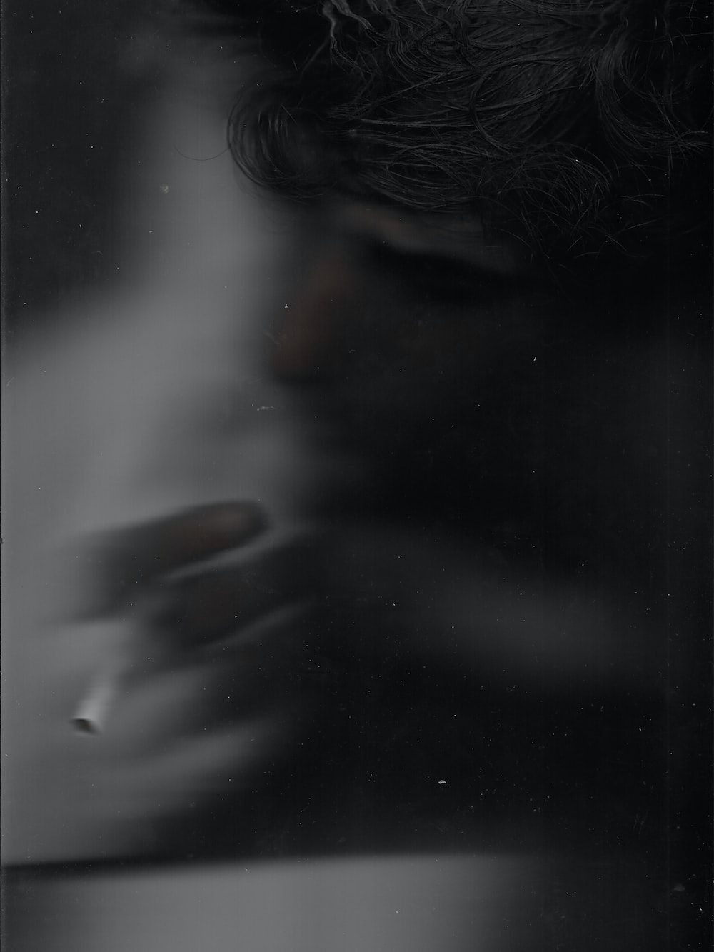1000x1333 Blurry Girl Wallpaper