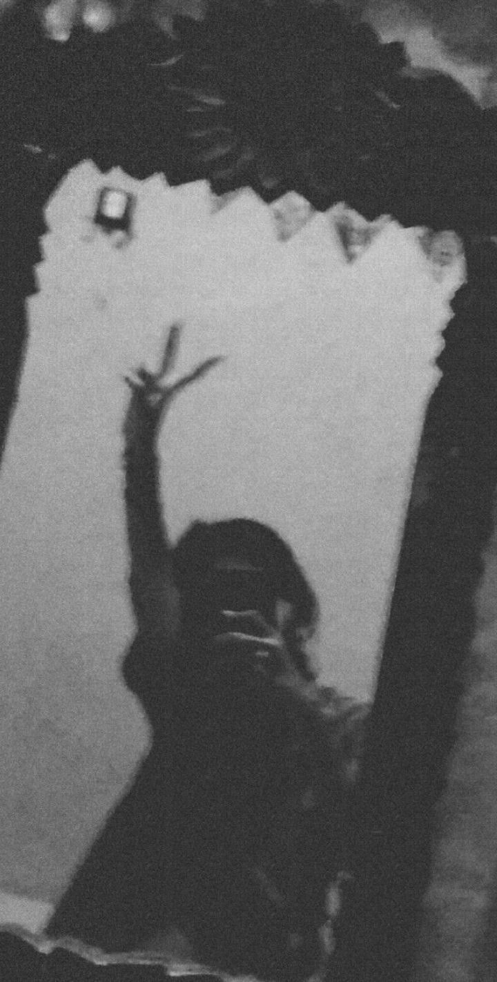720x1422 Sadgirl B&W Blurry