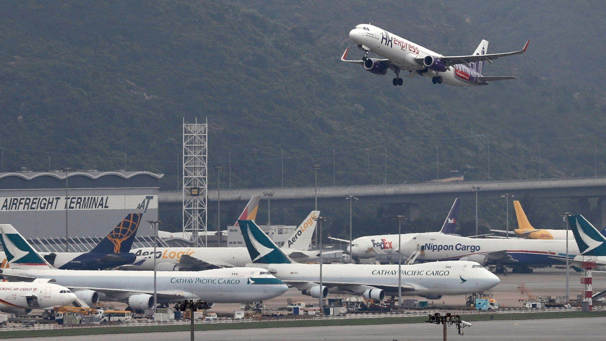 2048x1152 Hong Kong protests target airport as political crisis deepens