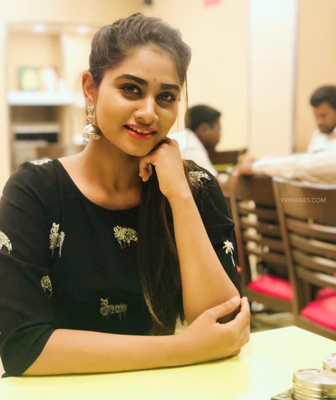 1080x1284 Shivani Narayanan Latest Hot HD Photo / Wallpaper (1080p) (Instagram / Facebook) (1080x1284) (2020)