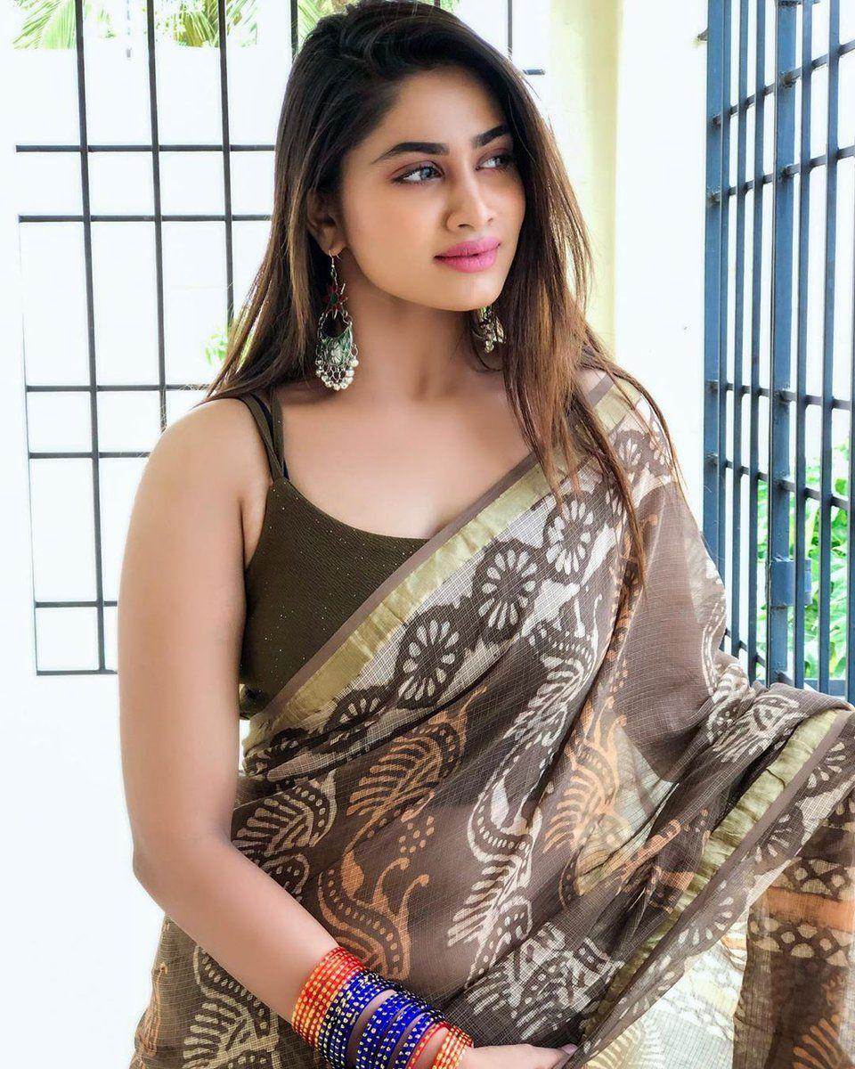 960x1200 Shivani Narayanan Image, HD Photo, Wallpaper, Latest Photohoot News on Entertainment and Trending Topics
