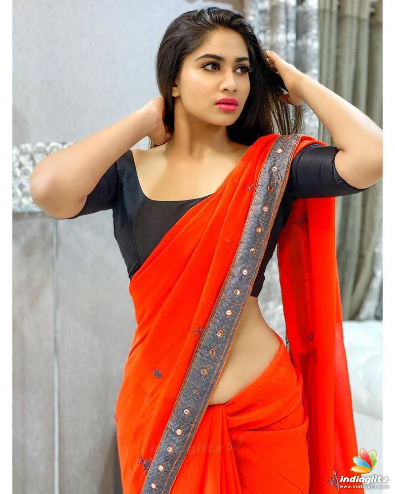 800x1000 Shivani Narayanan Photo Actress photo, image, gallery, stills and clips