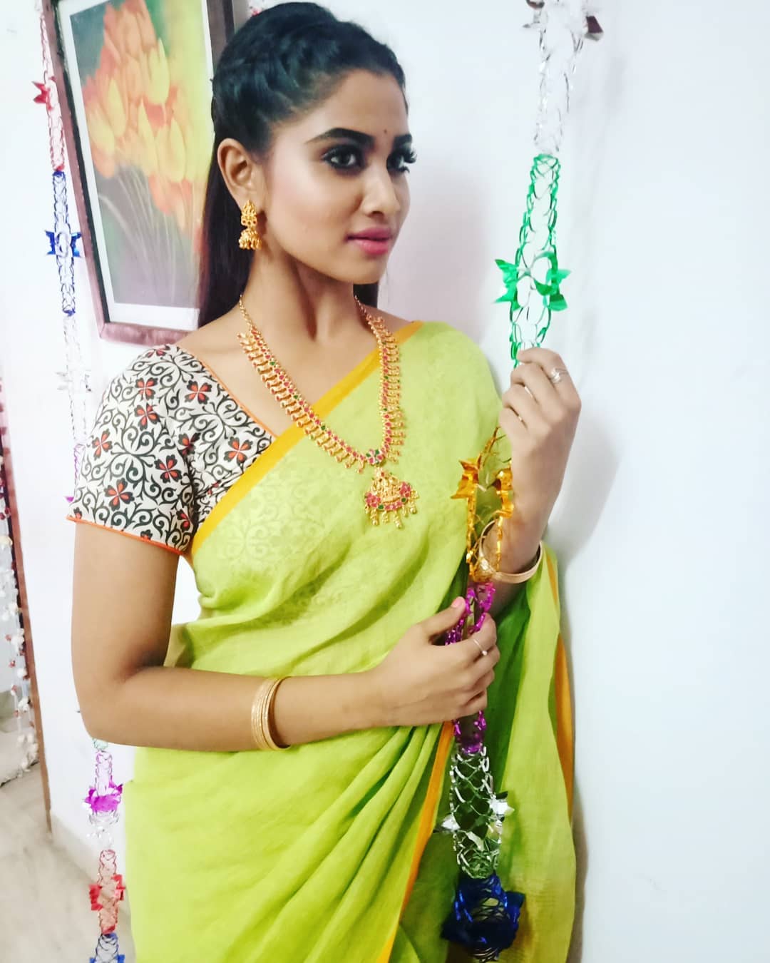 1080x1350 TV Actress Shivani Narayanan Beautiful in Green Saree Pics. Latest Indian Hollywood Movies Updates, Branding Online and Actress Gallery