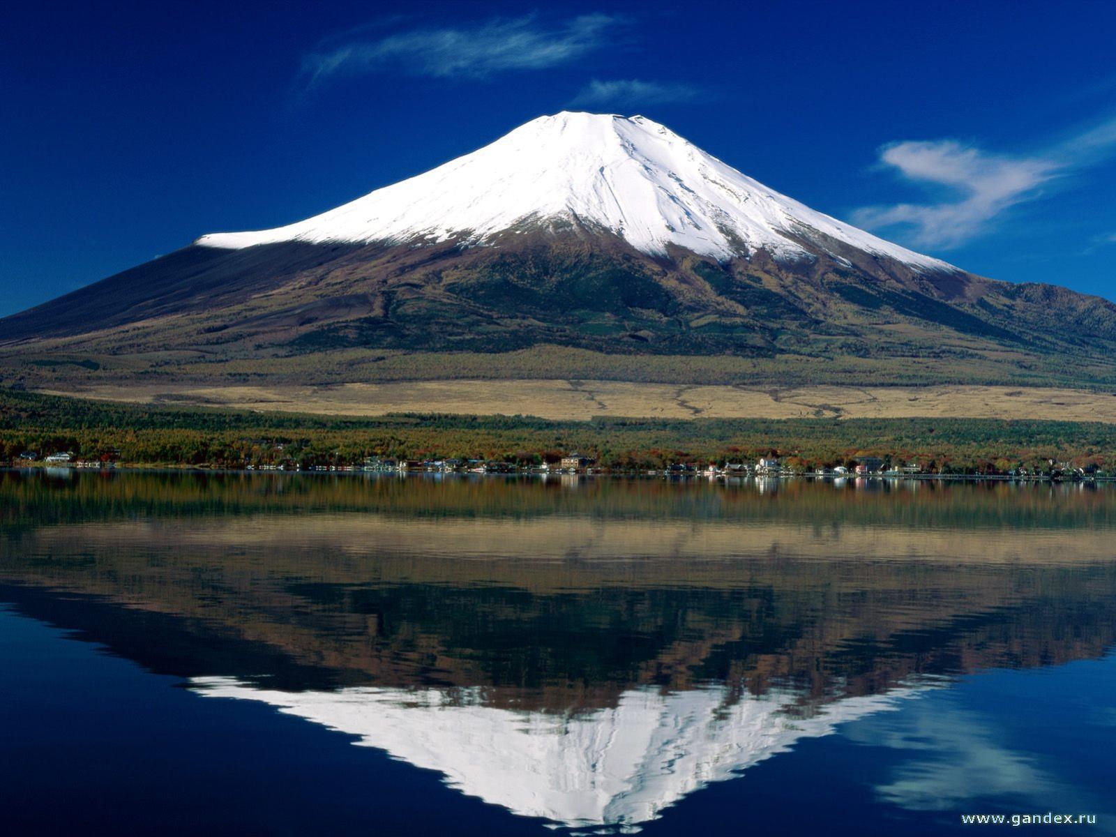 1600x1200 Download desktop wallpaper Mount Fuji in Japan, wallpaper