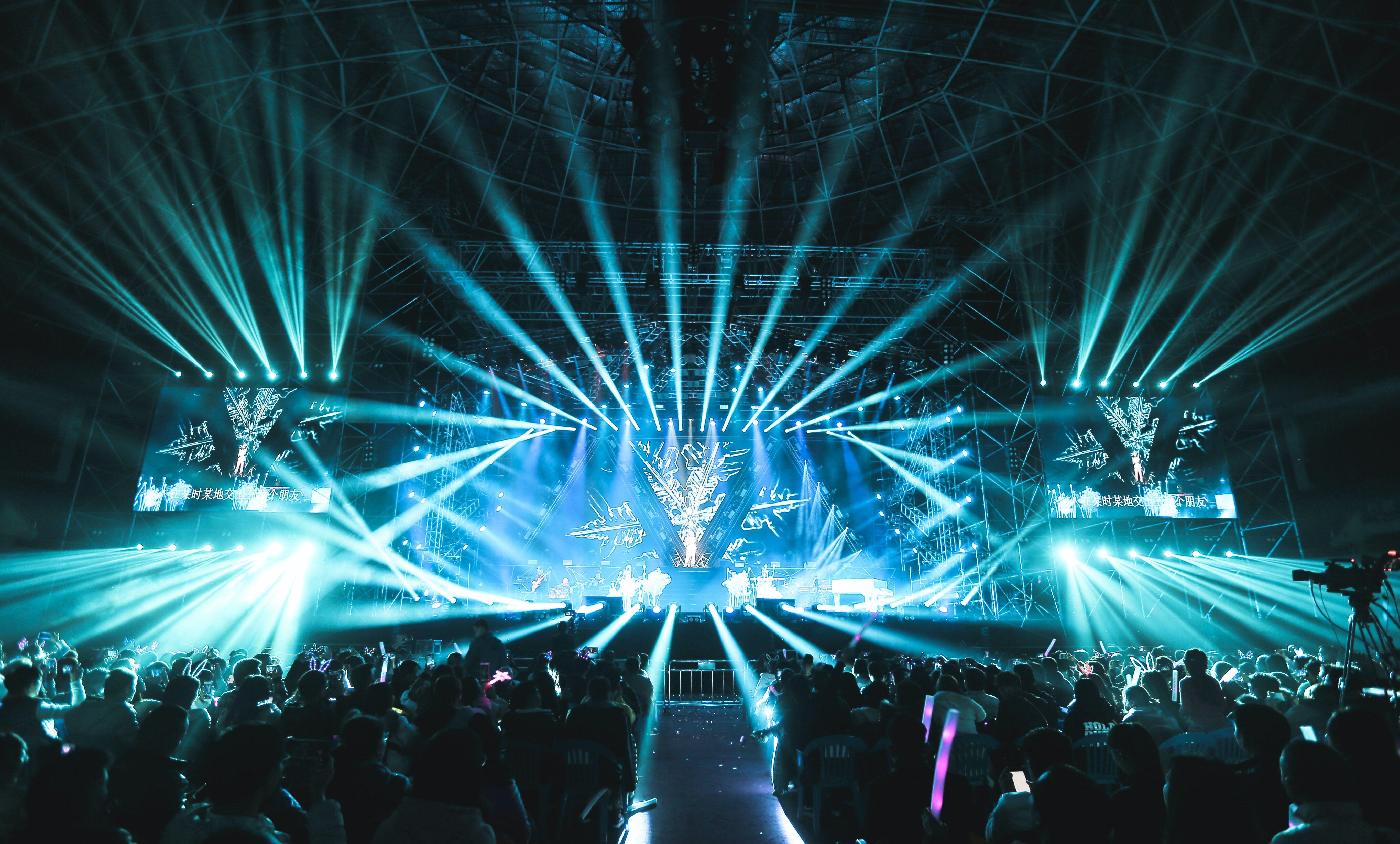 5472x3300 Stage Lights · Free