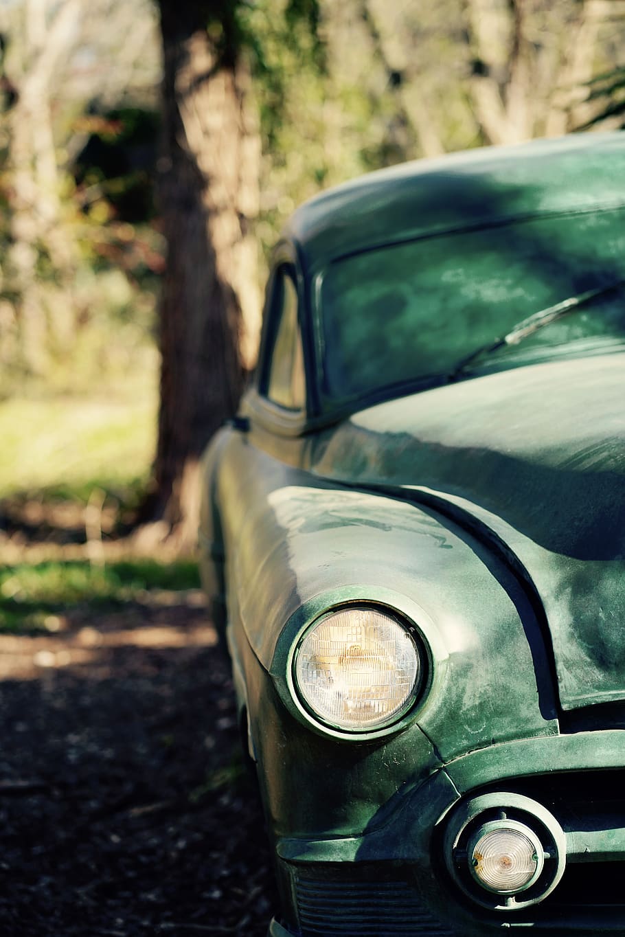 910x1364 green, old, car, antique, phone wallpaper, motor vehicle, mode of transportation, land vehicle, transportation, focus on foreground