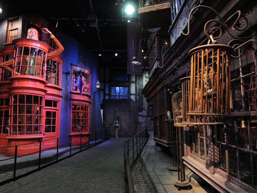 1024x768 Travel the wonderful world of Harry Potter