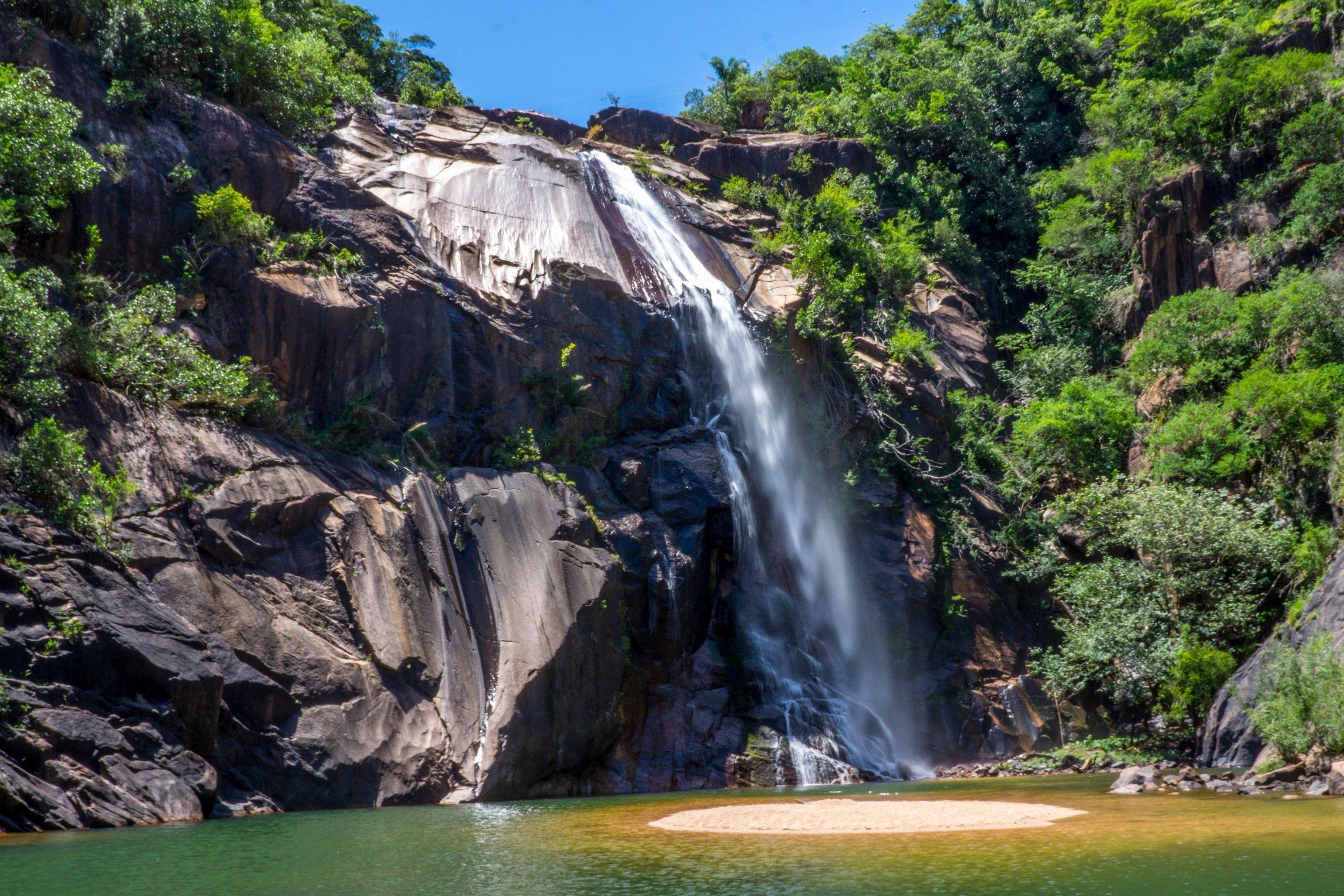 2736x1824 Waterfall Paradise Wallpaper