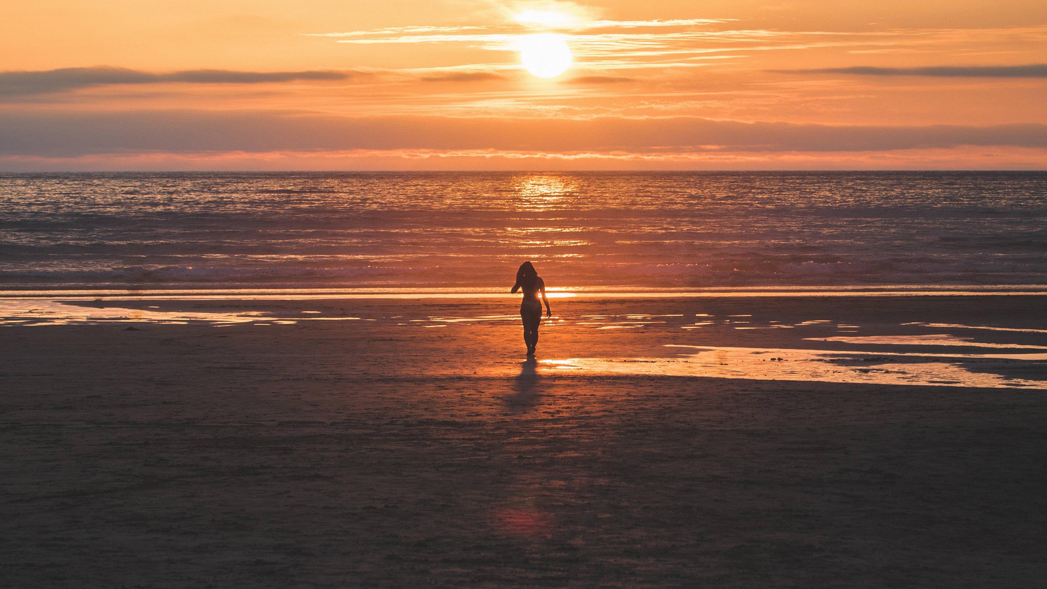 4000x2250 Beach Sunset Girl 4K Wallpaper