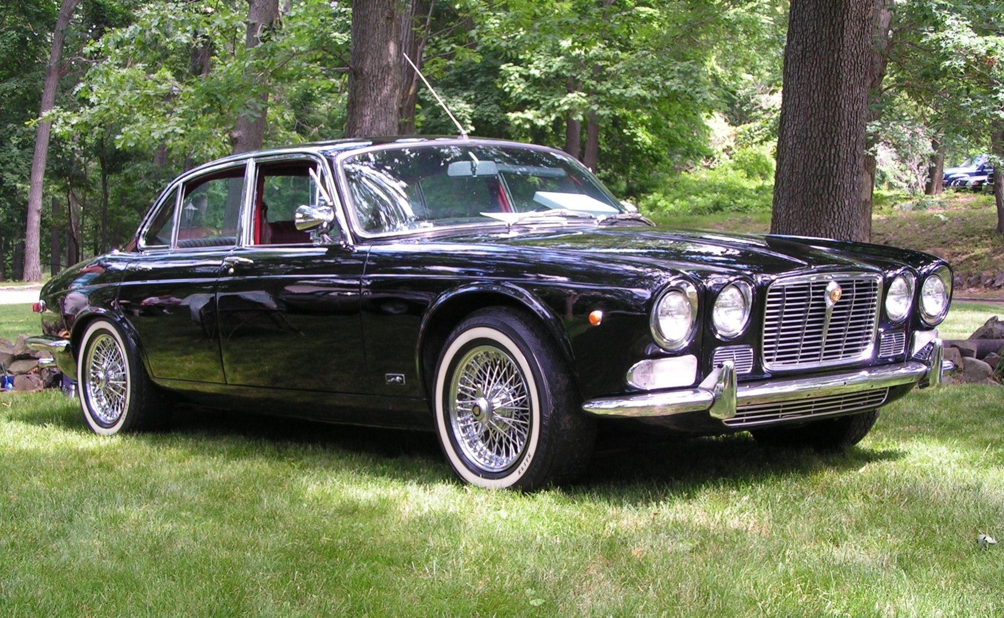 2057x1268 Jaguar XJ6 Wallpaper