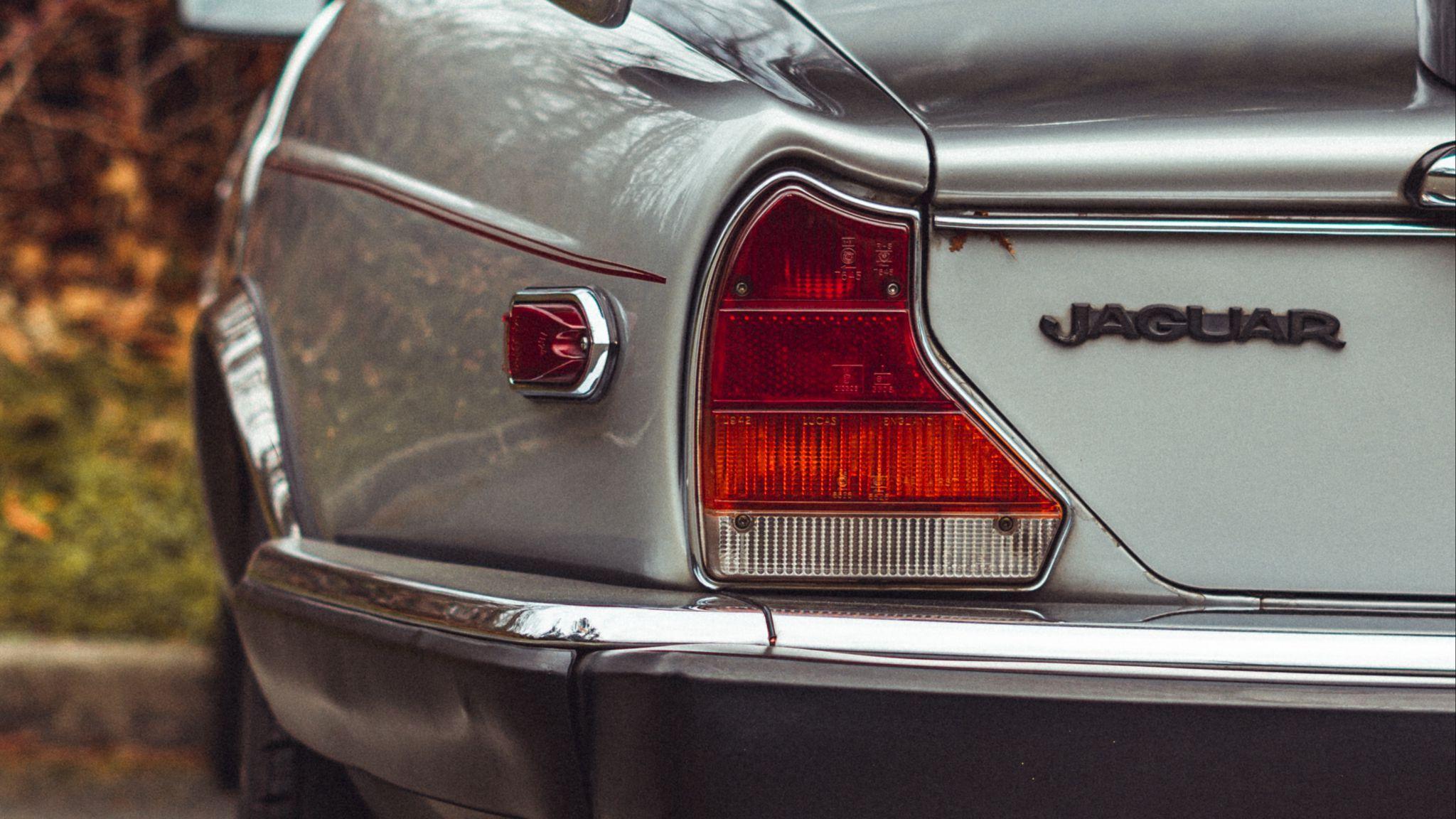 2048x1152 Download wallpaper 2048x1152 jaguar, car, rear view, retro, vintage ultrawide monitor HD background