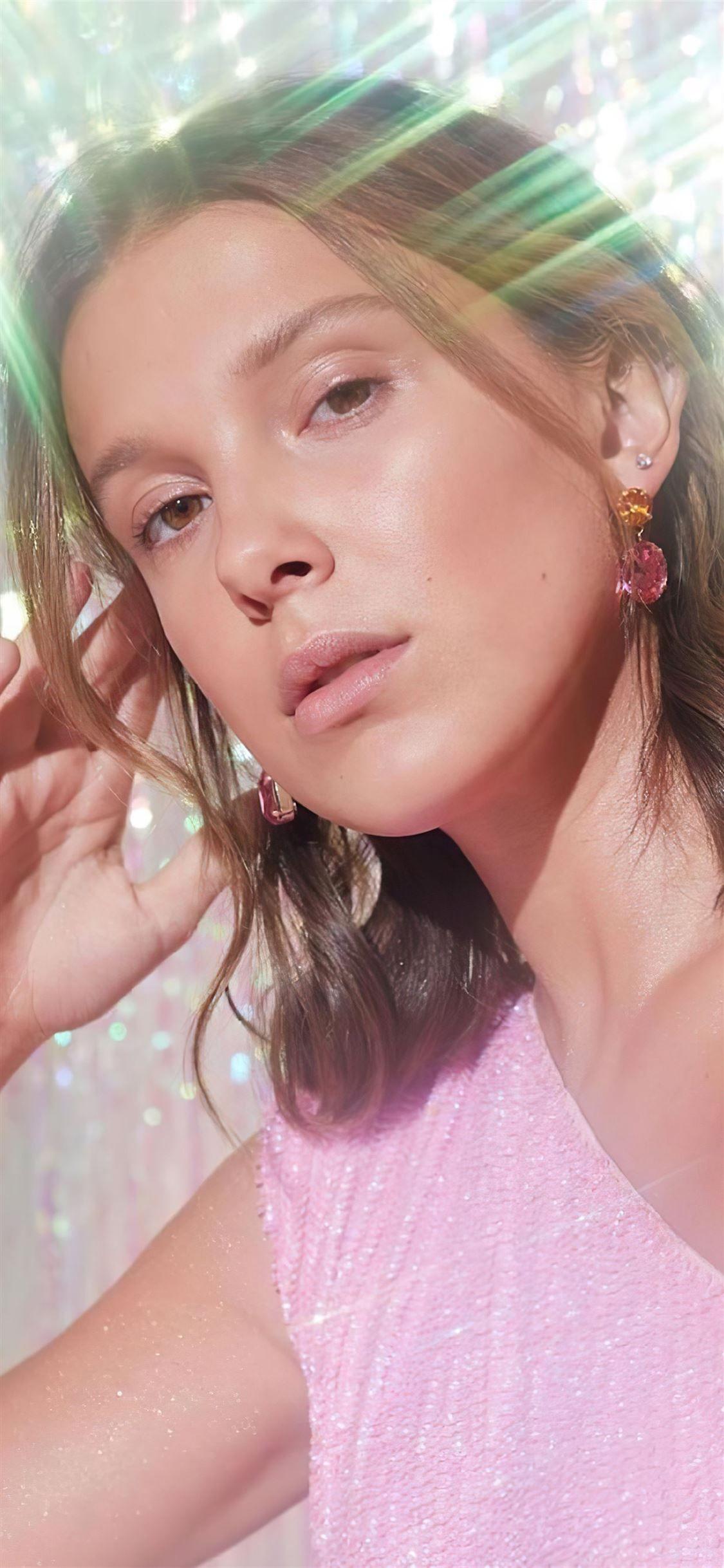 1125x2436 Best millie bobby brown iPhone X Wallpaper HD