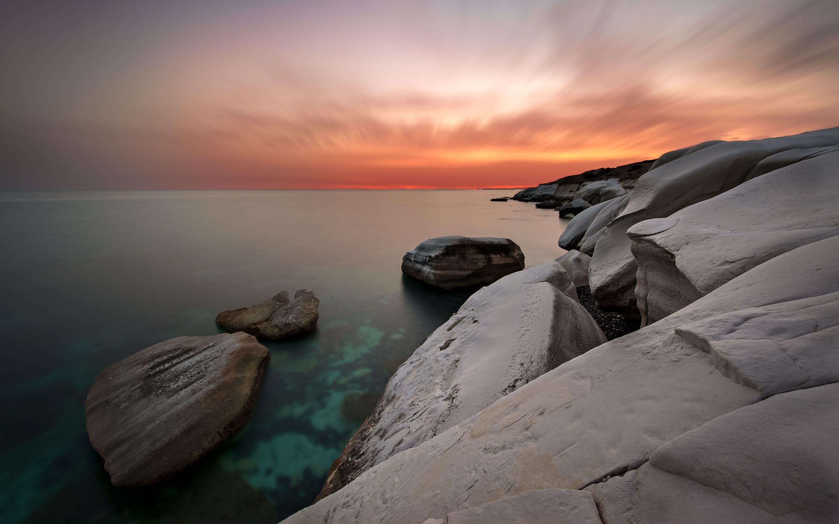 2880x1800 Coastal White Rocks Wallpaper