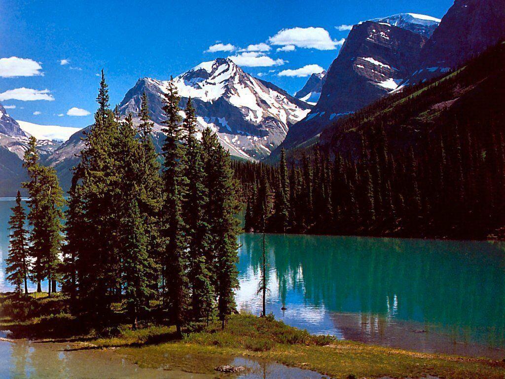 1024x768 Canadian Rockies Maligne Lake