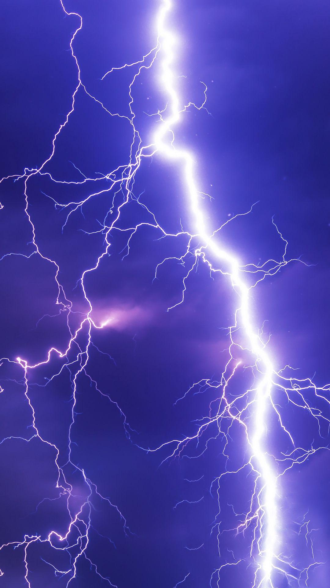 hình ảnh  Sét đánh đèn flash chớp lightening bolt sấm sét dông bão  táp mưa terminator Bầu trời ánh sáng đêm màu sắc đen Hồng màu tím  Hình bóng nhân vật