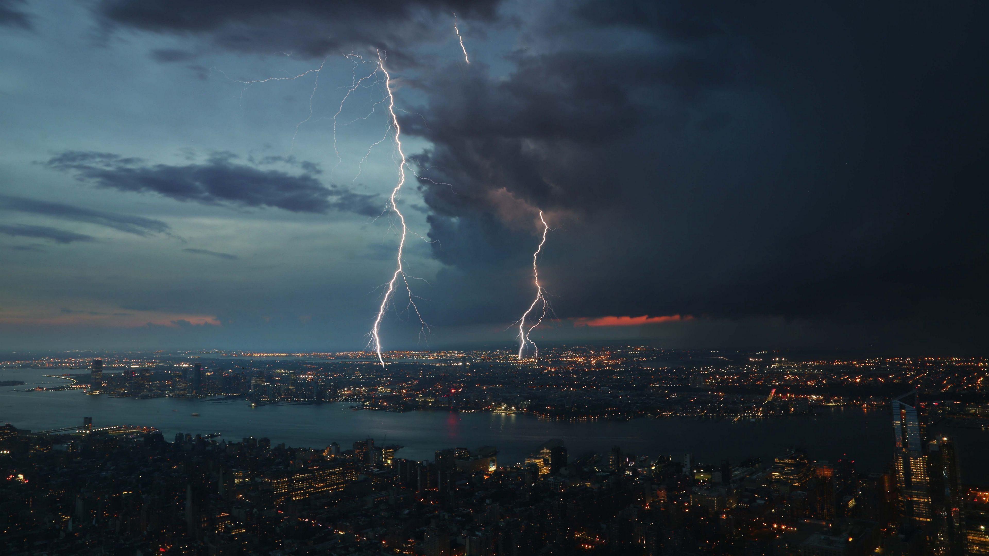 3840x2160 Wallpaper 4k thunderstorm, city, sky, overcast 4k City, Sky, thunderstorm