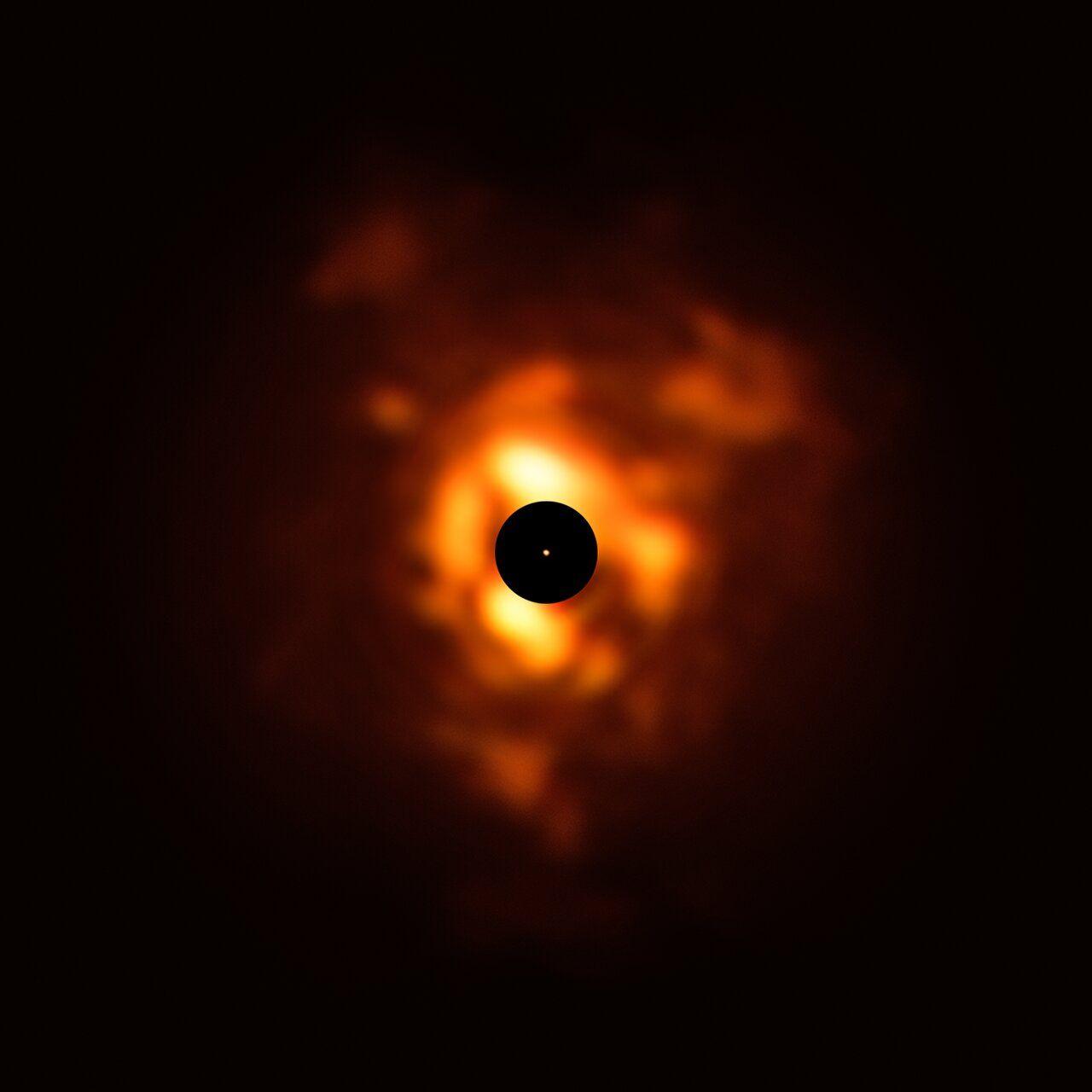 1280x1280 Betelgeuse's dust plumes seen