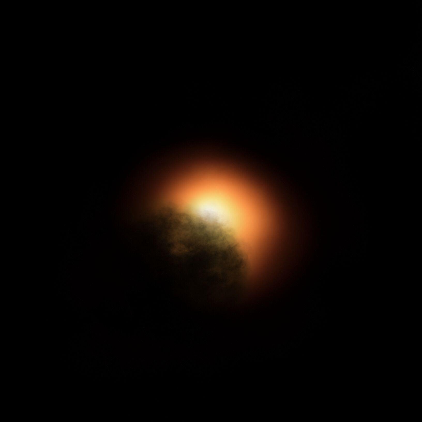 1632x1630 Betelgeuse's Dust Cloud (Artist's Impression)