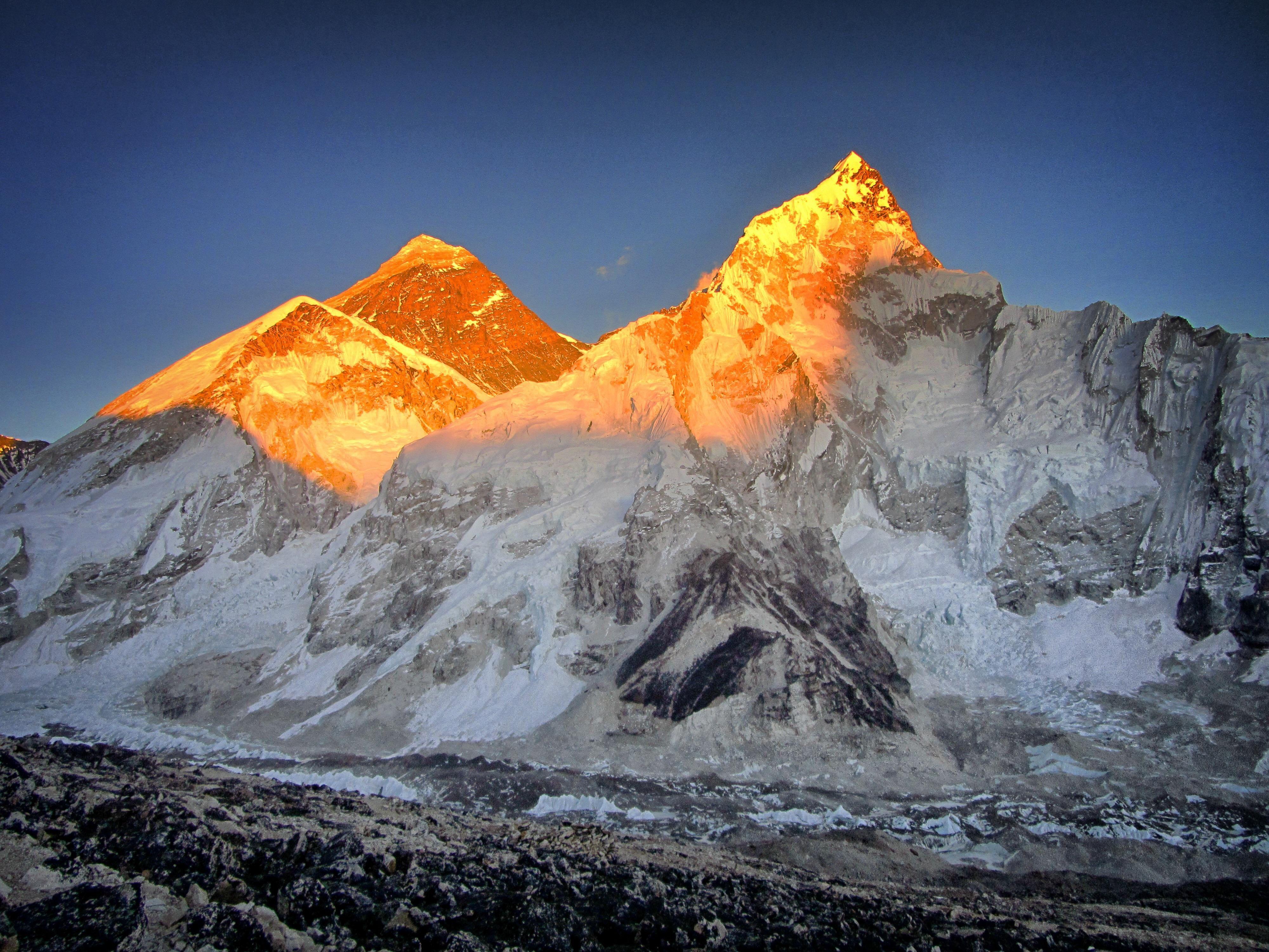 Everest Mountain Wallpapers Top Free Everest Mountain Backgrounds Wallpaperaccess