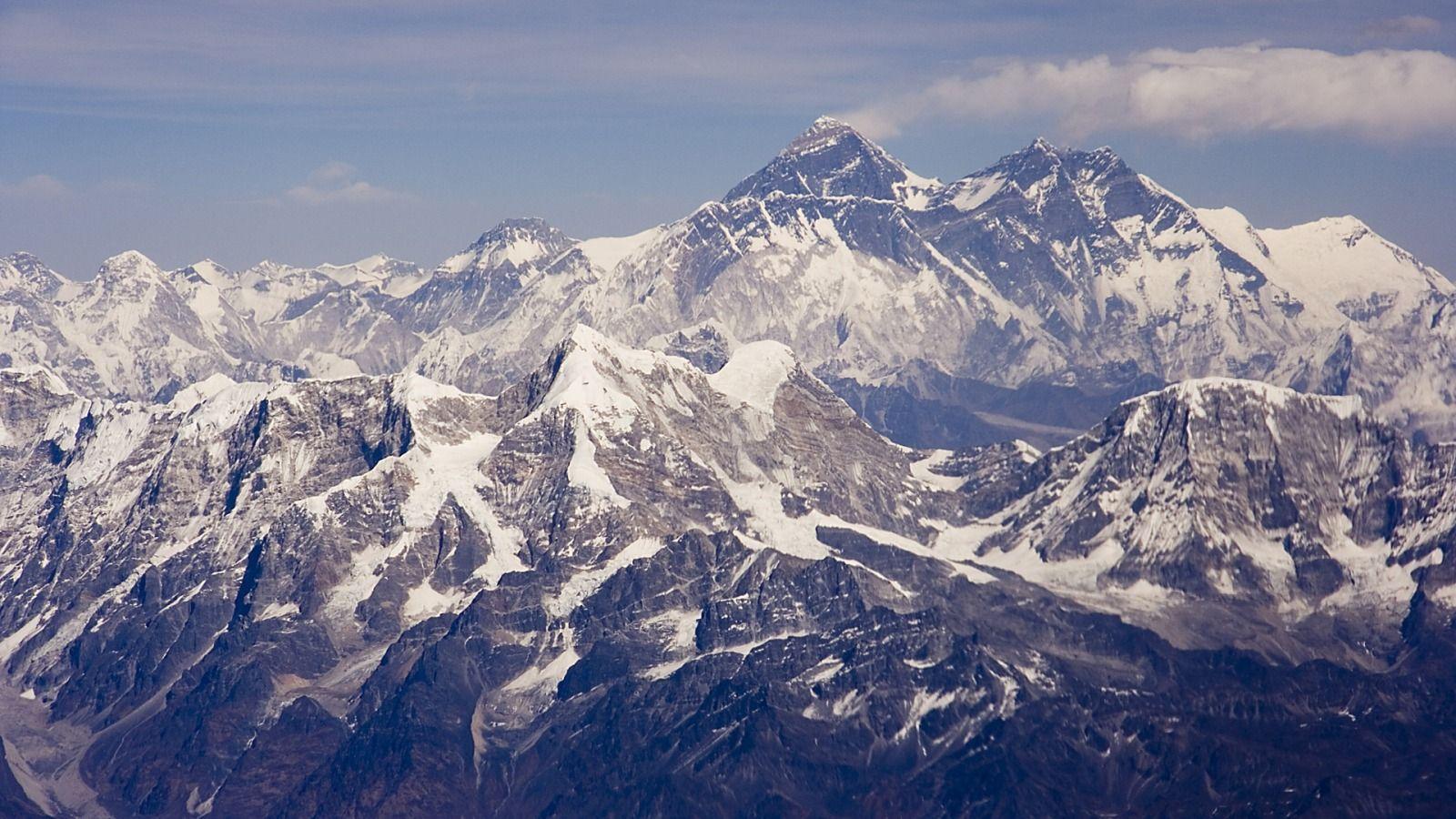 1600x900 Mount Everest Wallpaper Landscape Nature Wallpaper in jpg format for free download