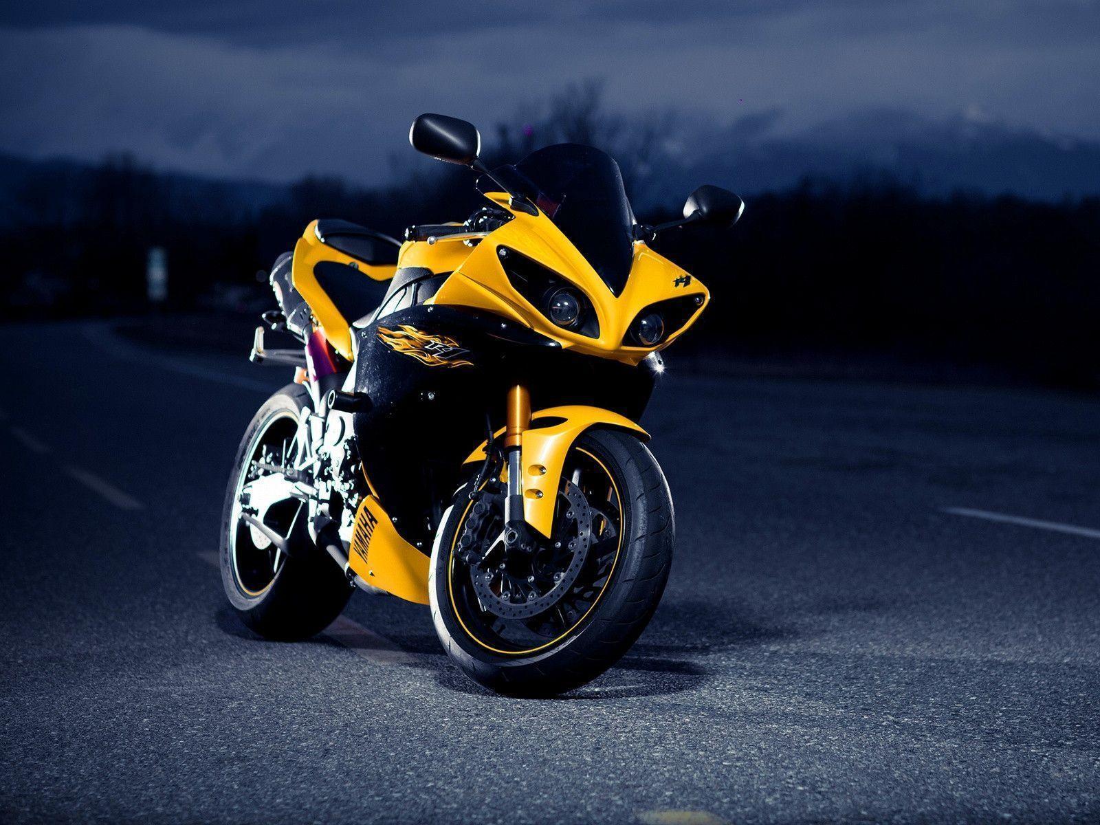 1600x1200 Yamaha R1 Wallpaper