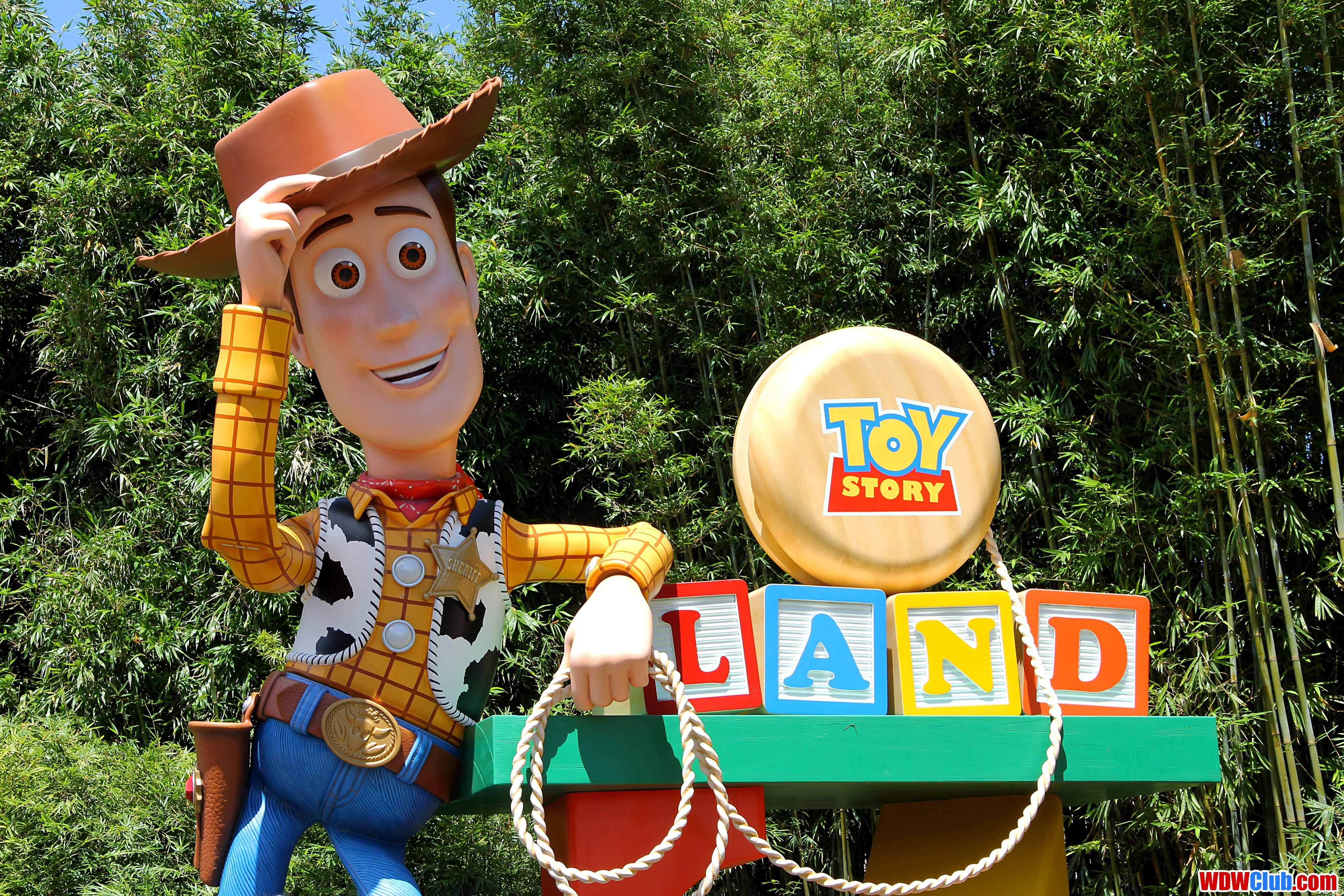4096x2731 Toy Story Land 4K Wallpaper