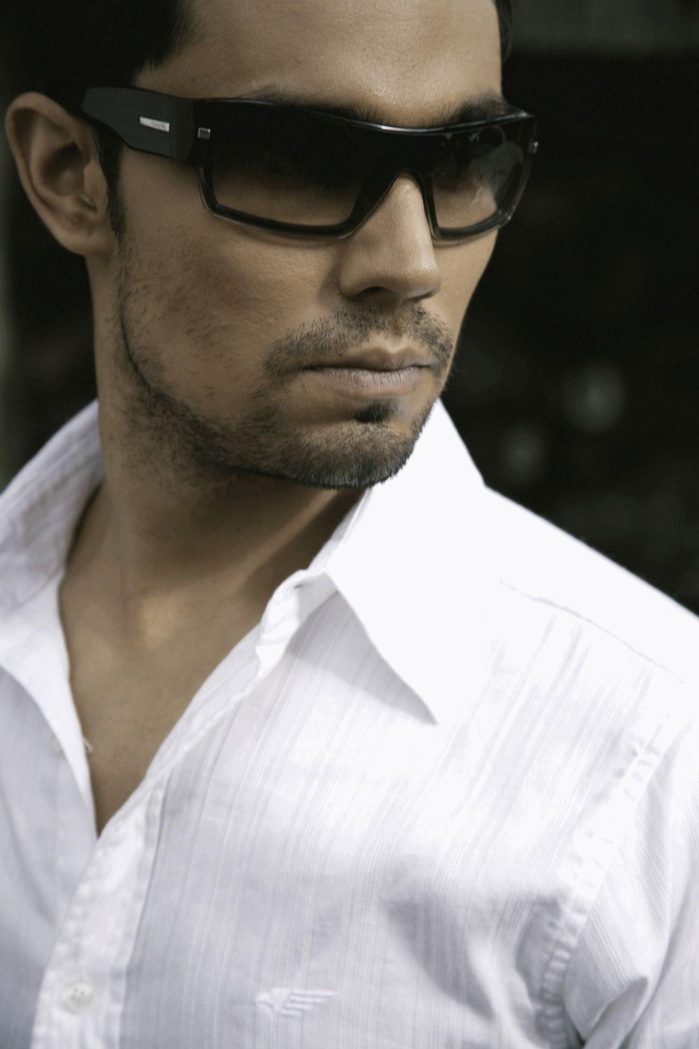 1000x1500 Download Randeep Hooda Stylish Picture Wallpaper HD FREE Uploaded by (wallpaper id)